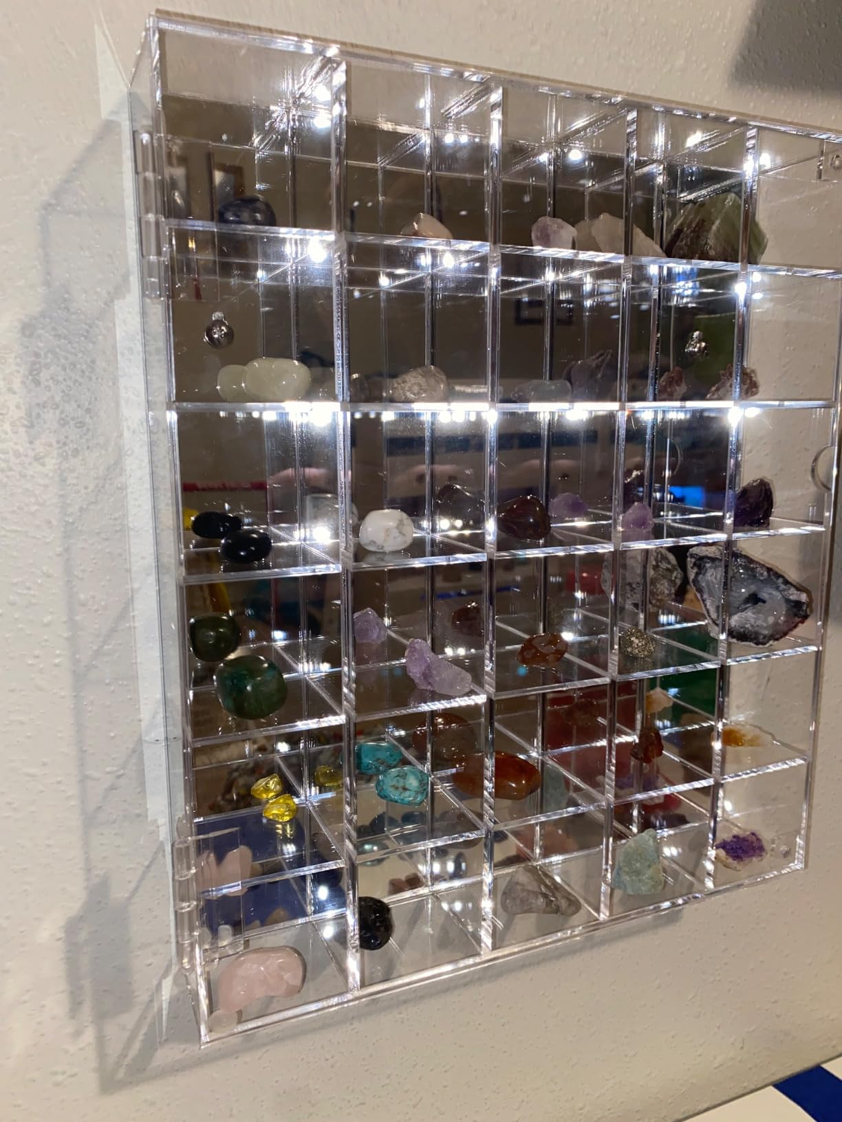 Adjustable Rock Display Case Clear Acrylic Collection Box with Mirrored Arrowhead Stones Storage Display Case Mineral Crystal Collectibles Holder Organizer Showcase Shelves with Lid customer photo 2