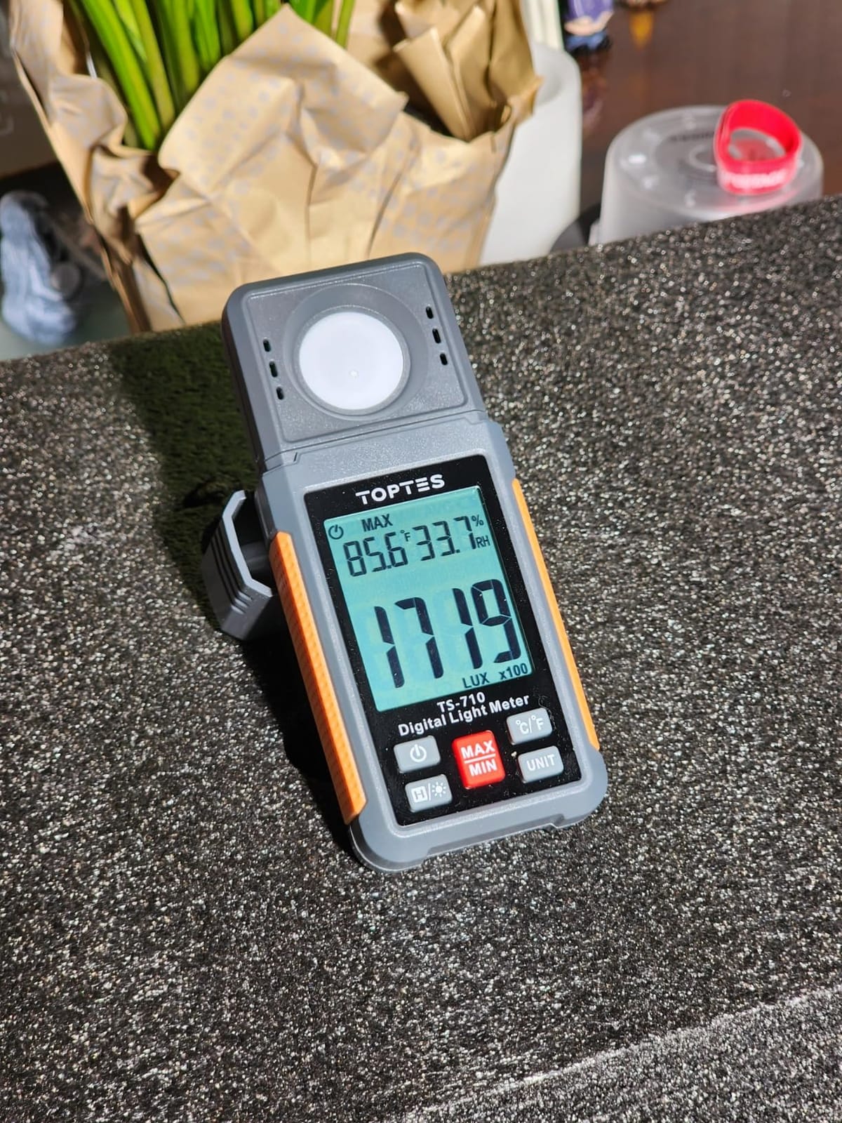 TopTes TS-710 Light Meter, Lux/Foot Candles Meter with 180º Rotating Sensor, 0.1~200,000 Lux Range, Large Backlit Display, Light Meter for Plants, Car Headlights, Home & Office LEDs (Includes Battery) customer photo 2