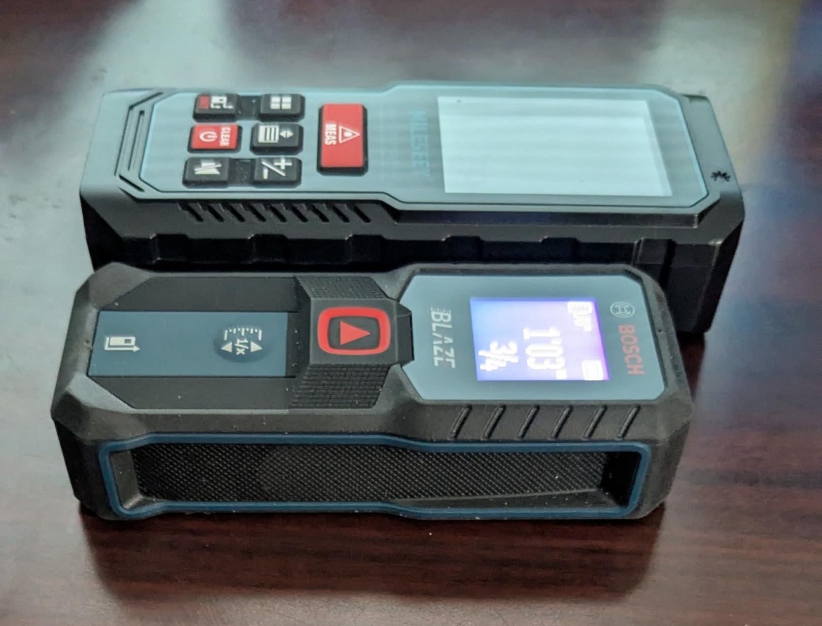BOSCH GLM100-23 100 Ft Blaze Laser Distance Measure, with 2 AA Batteries | digital tape measure with laser, with backlit display, 1/16 in accuracy, 100 ft measuring range, and includes 2 AA batteries customer photo 2