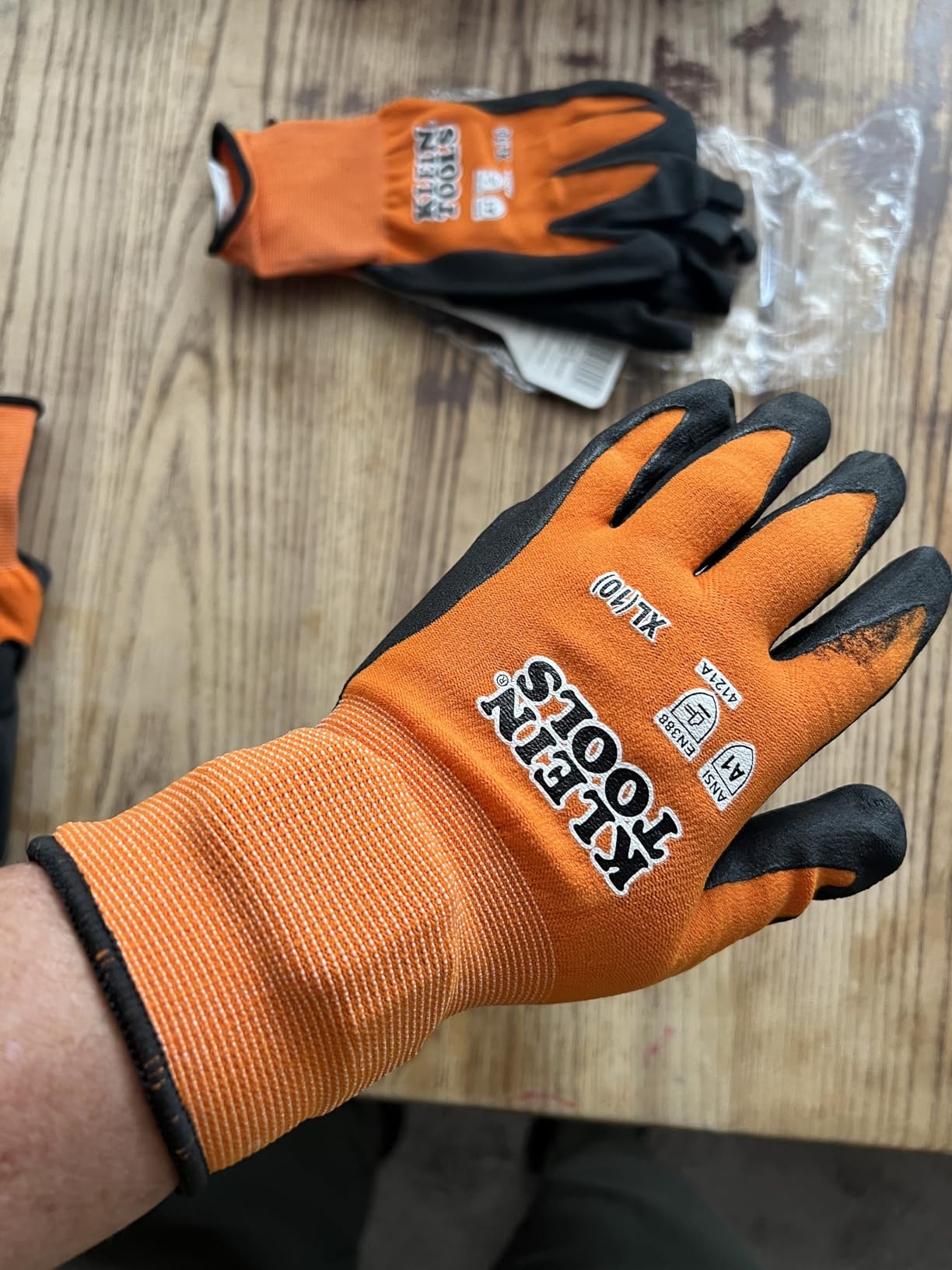 KLEIN TOOLS 60582 Work Gloves, Knit Dipped Cut Resistant ANSI A1 Nitrile Coated Gloves, Nylon-Spandex, Touchscreen Capable, X-Large, 2-Pair customer photo 2