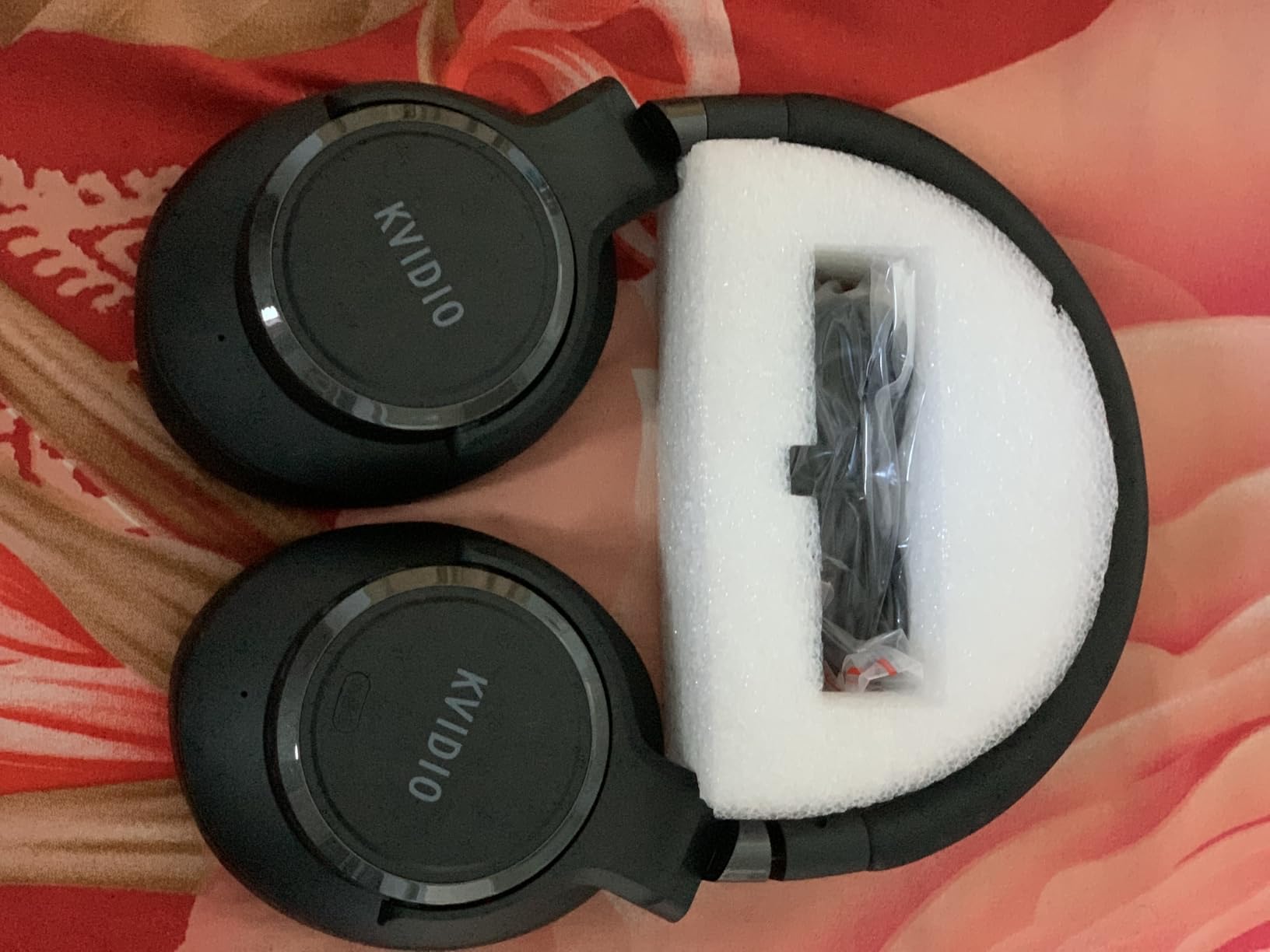 KVIDIO Hybrid Active Noise Cancelling Headphones Over Ear, Bluetooth Wireless ANC 70H Playtime customer photo 2