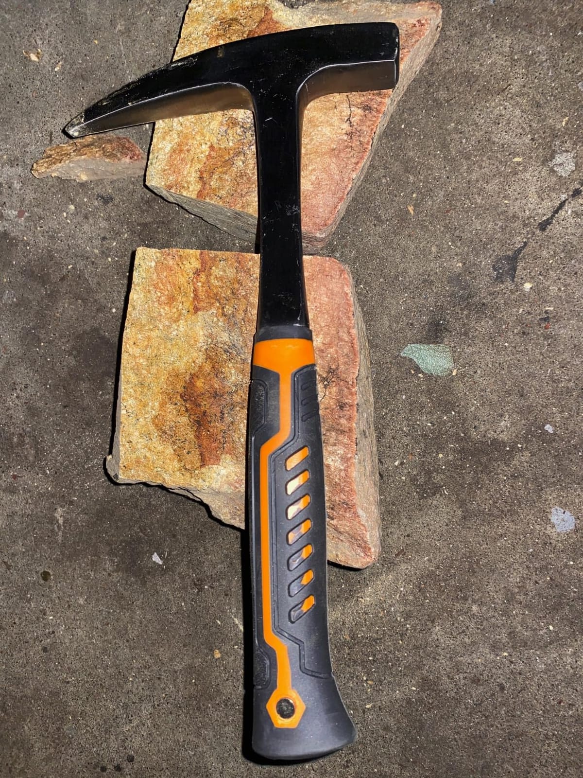 Mutt Tools Geologist Rock Pick Hammer 22oz Geology Tools for Field Work customer photo 1