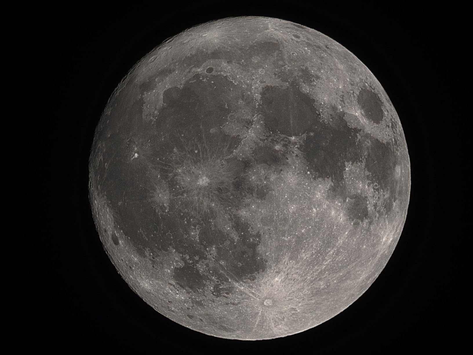 UNISTELLAR Odyssey PRO Smart Telescope (with Eyepiece), 85mm f/3.9 (320mm) Digital & Computerized, App-Controlled Motorized Alt-Az, Enhanced Vision, RAW/FITS Export, 64GB, 5h Battery (Black) customer photo 1