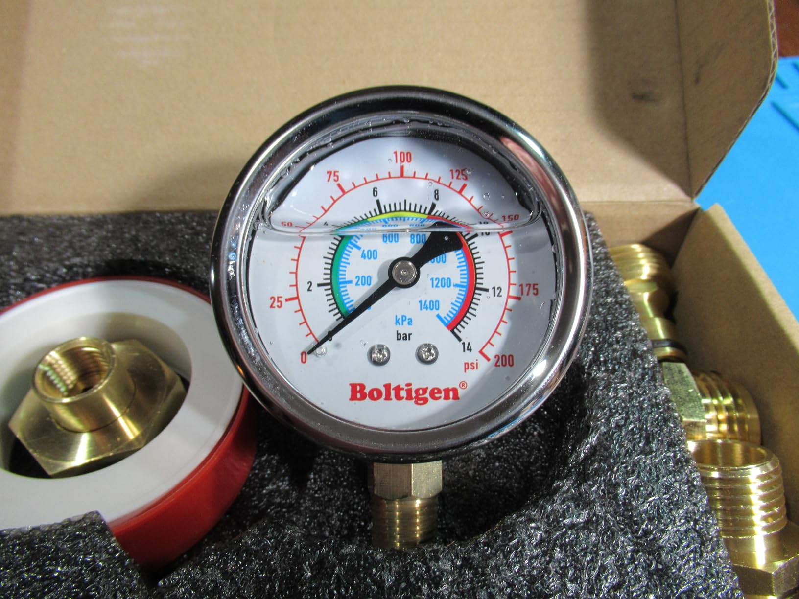 Water Pressure Gauge, 0-200 Psi Pressure Gauge Filled with Oil, 3/4