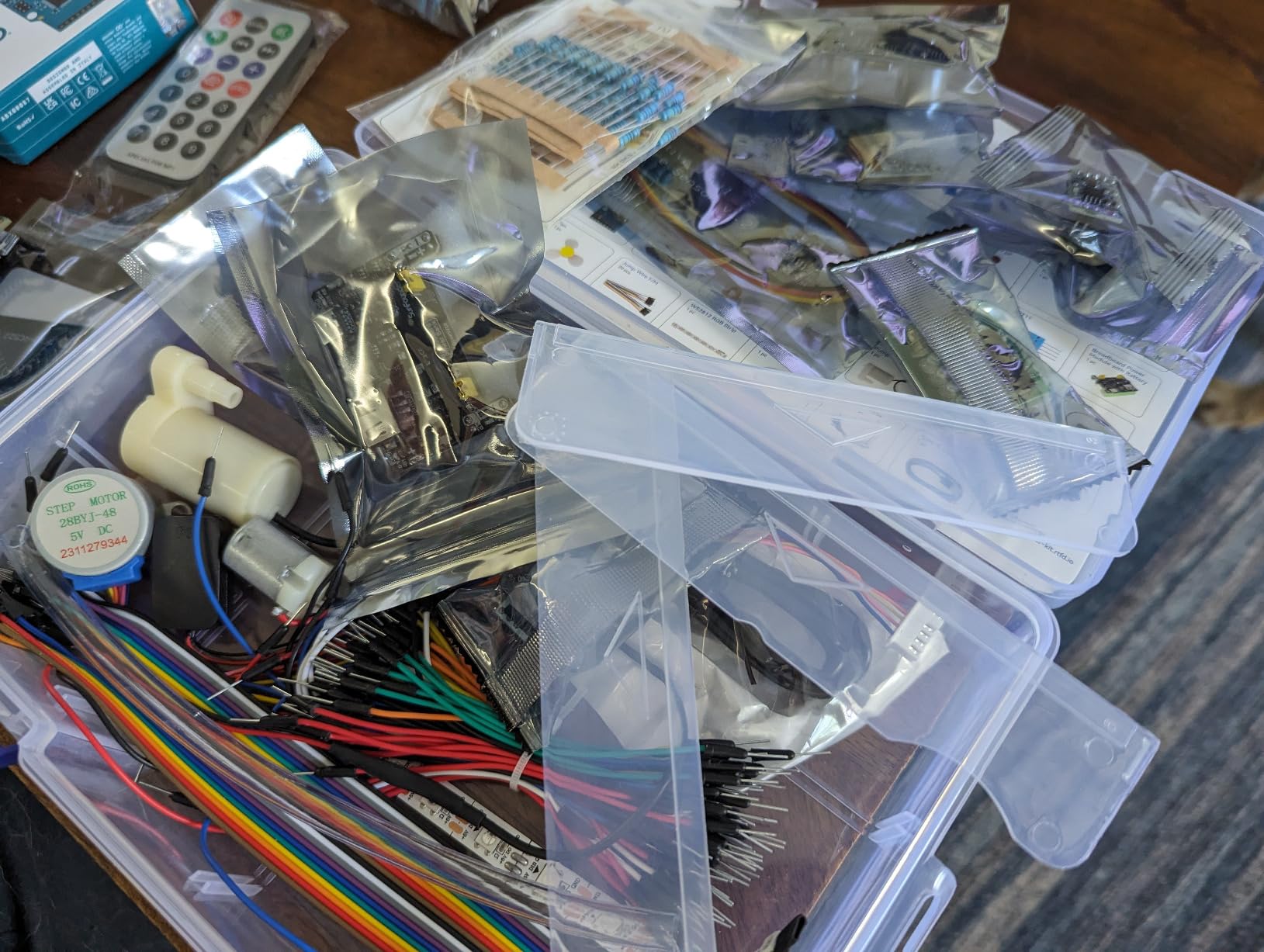 Elite Explorer Kit with Original Arduino Uno R4 WiFi, RoHS Compliant, Bluetooth IoT ESP32 IIC LCD1602 OLED, Super Starter Kit, Online Tutorials & Video Courses for Beginners & Engineers customer photo 1