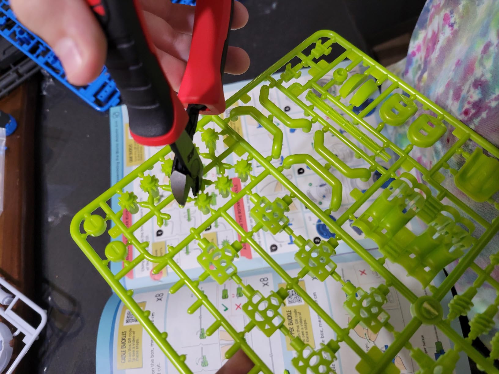 Thames & Kosmos Bionic Robotic Arm STEM Experiment Kit, Toy of The Year Finalist | Build a Mechanical Arm, No Batteries/Motors Required | Innovative Cable-Control System | Ages 10+ customer photo 1