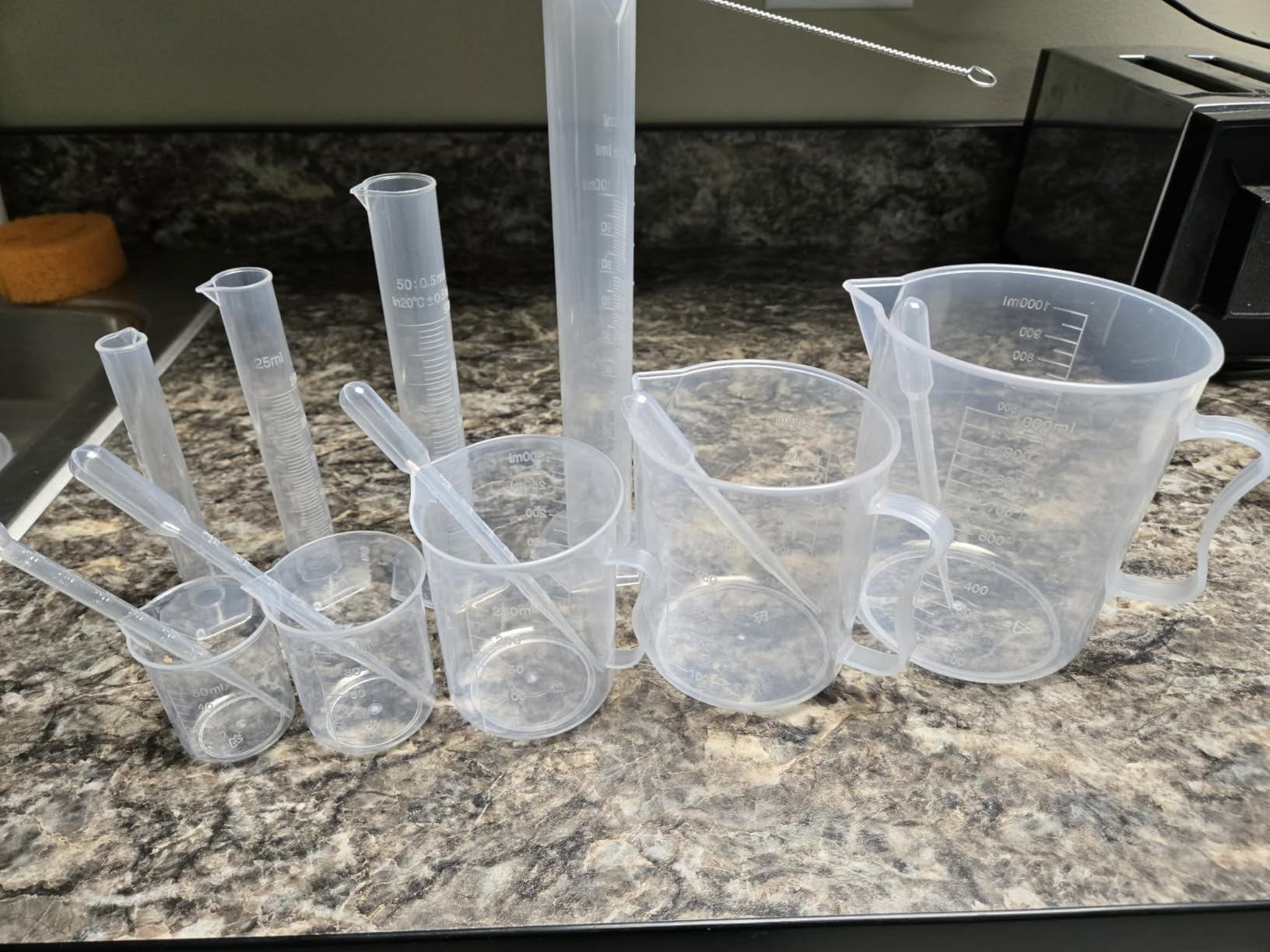 moveland Upgraded Plastic Graduated Cylinders and Beakers, 10-1000ml 15PCS | 4 cylinders (10/25/50/100ml), 5 beakers (50/100/250/500/1000ml), 5 pipettes, 1 test tube brush, clear, food-grade, non-toxic customer photo 1