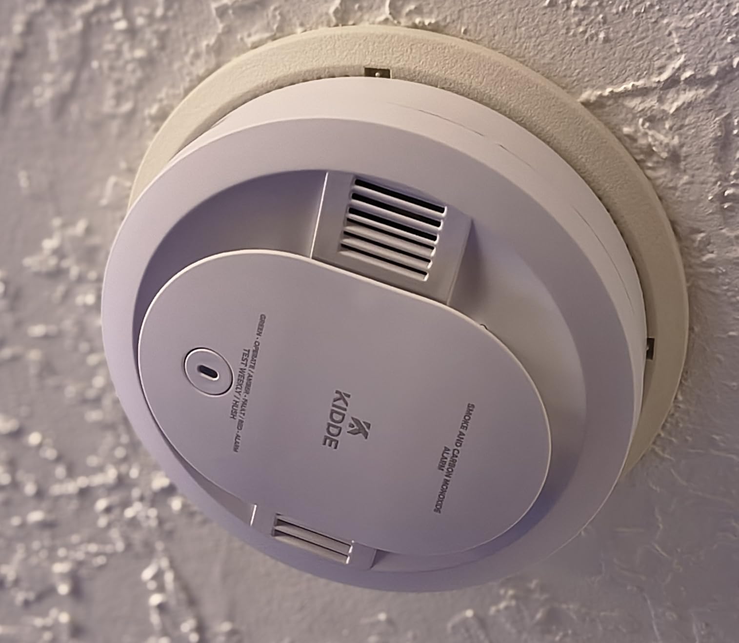 Kidde Smoke & Carbon Monoxide Detector, AA Battery-Powered, 30CUDR, 1 Pack | 2-in-1 Detection with LED Status Lights, Easy Installation, Loud 85dB Alarm customer photo 2