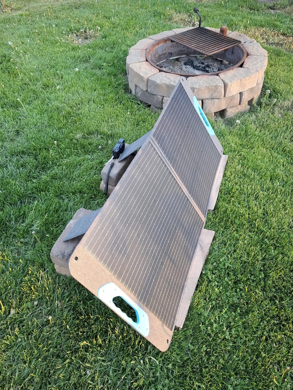 Renogy 100W Portable Solar Panel for Power Stations, 25% High Efficiency | N-Type 100 Watt Foldable Solar Panel with Kickstands, Lightweight USB-A/Type-C Outputs, for Camping, RV Blackout and Off-Grid customer photo 1