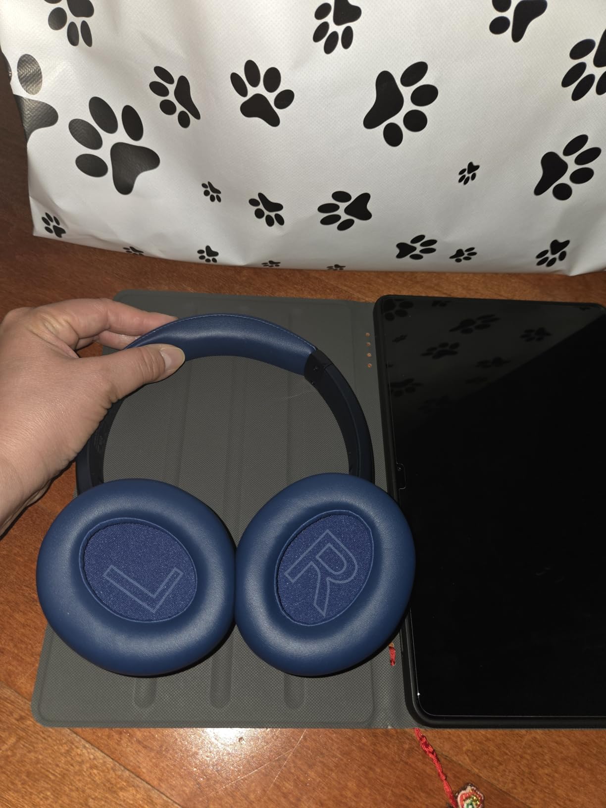 Soundcore Anker Life Q20 Hybrid Active Noise Cancelling Headphones, Wireless Over Ear Bluetooth Headphones, 60H Playtime, Hi-Res Audio, Deep Bass, Foam Ear Cups, Travel, Office, USB-C Charging customer photo 1