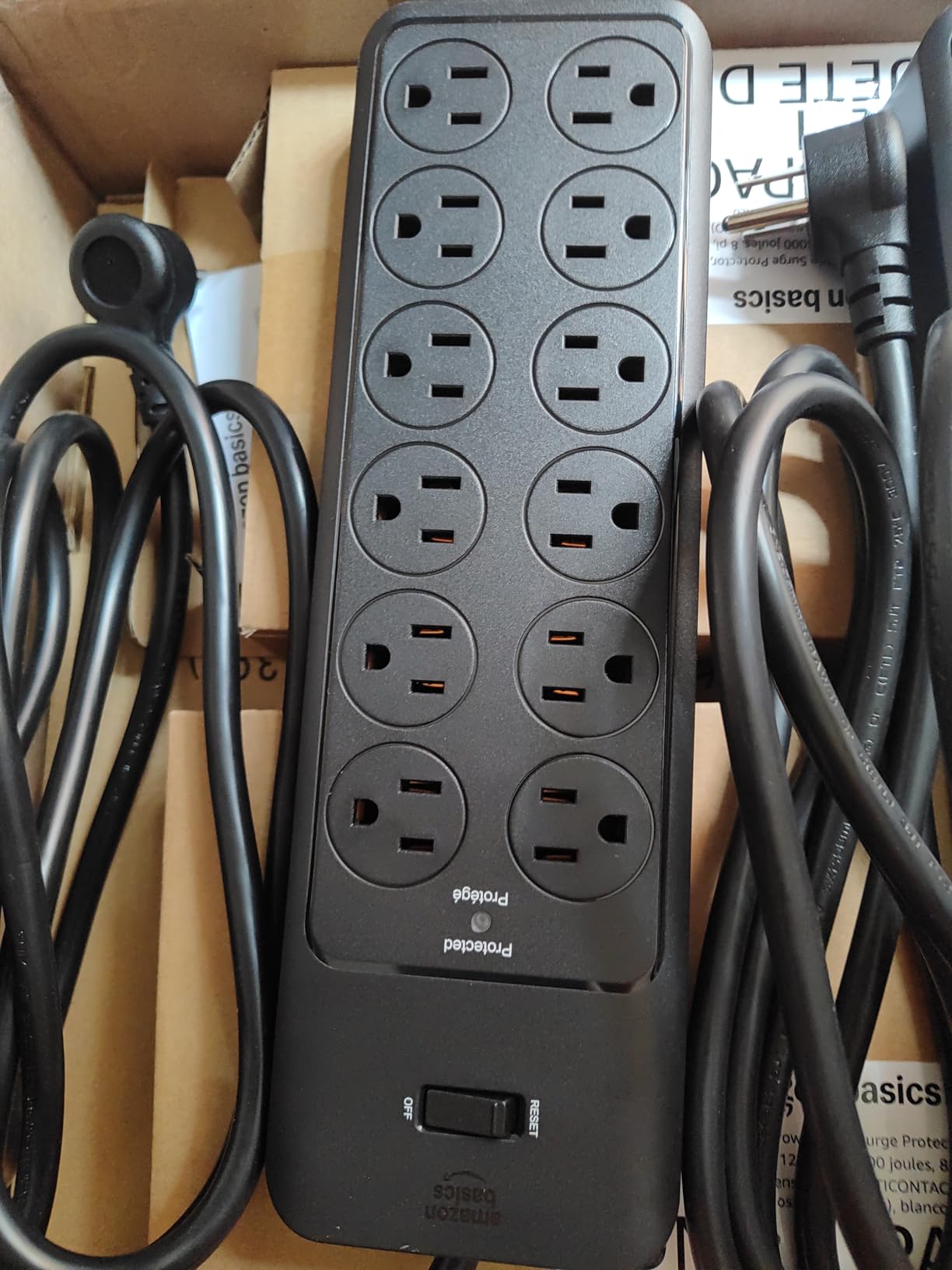 Amazon Basics 12-Outlet Surge Protector Power Strip, 4000 Joules, 8ft Extension Cord, Rectangle, for Home, Office, Gaming Room, Black customer photo 2