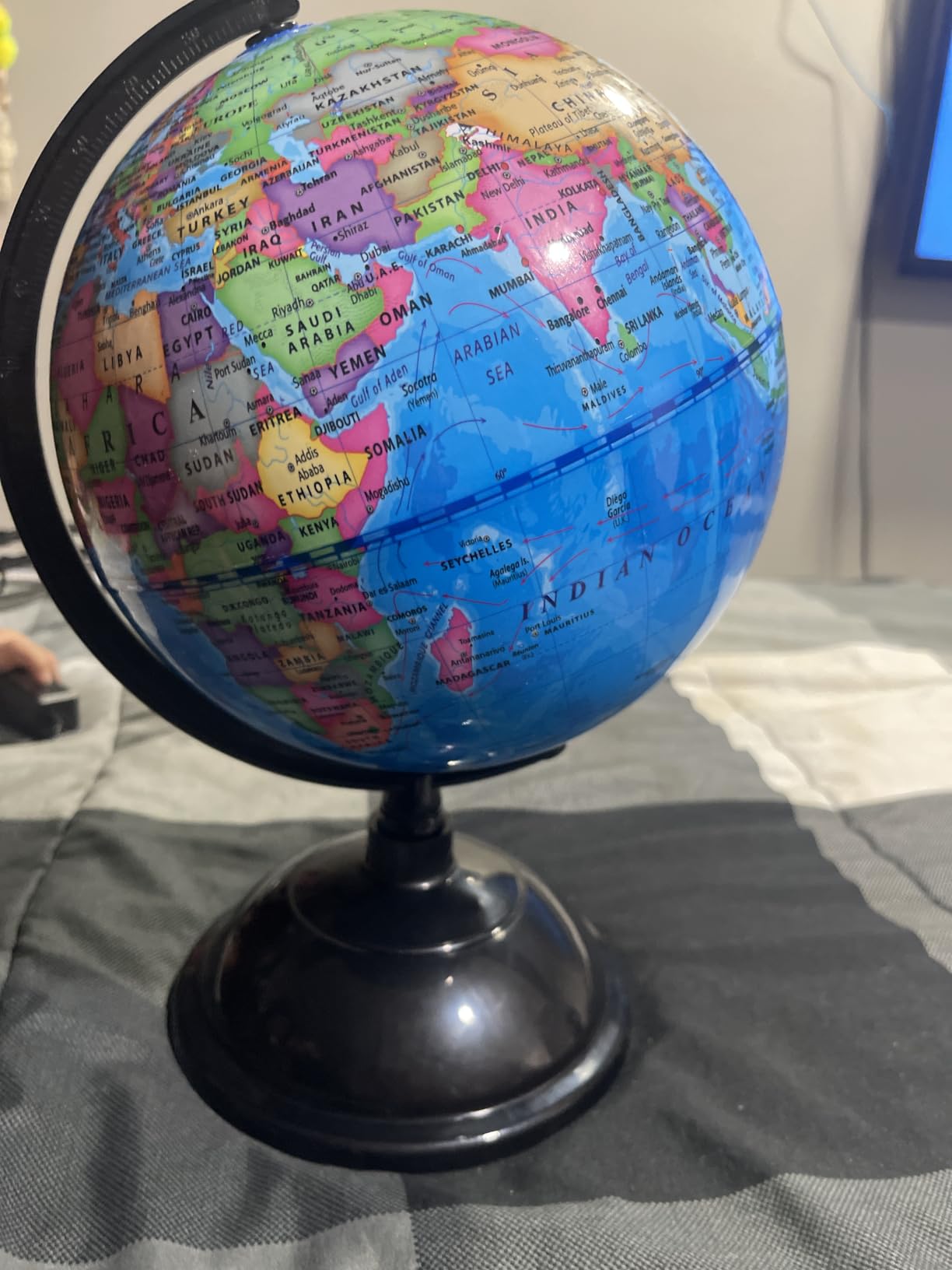 KISEER 8 Inch World Globe with Stand Rotating Earth Spinning Globe for Kids Geography Classroom Education or Decorations (Blue) customer photo 2