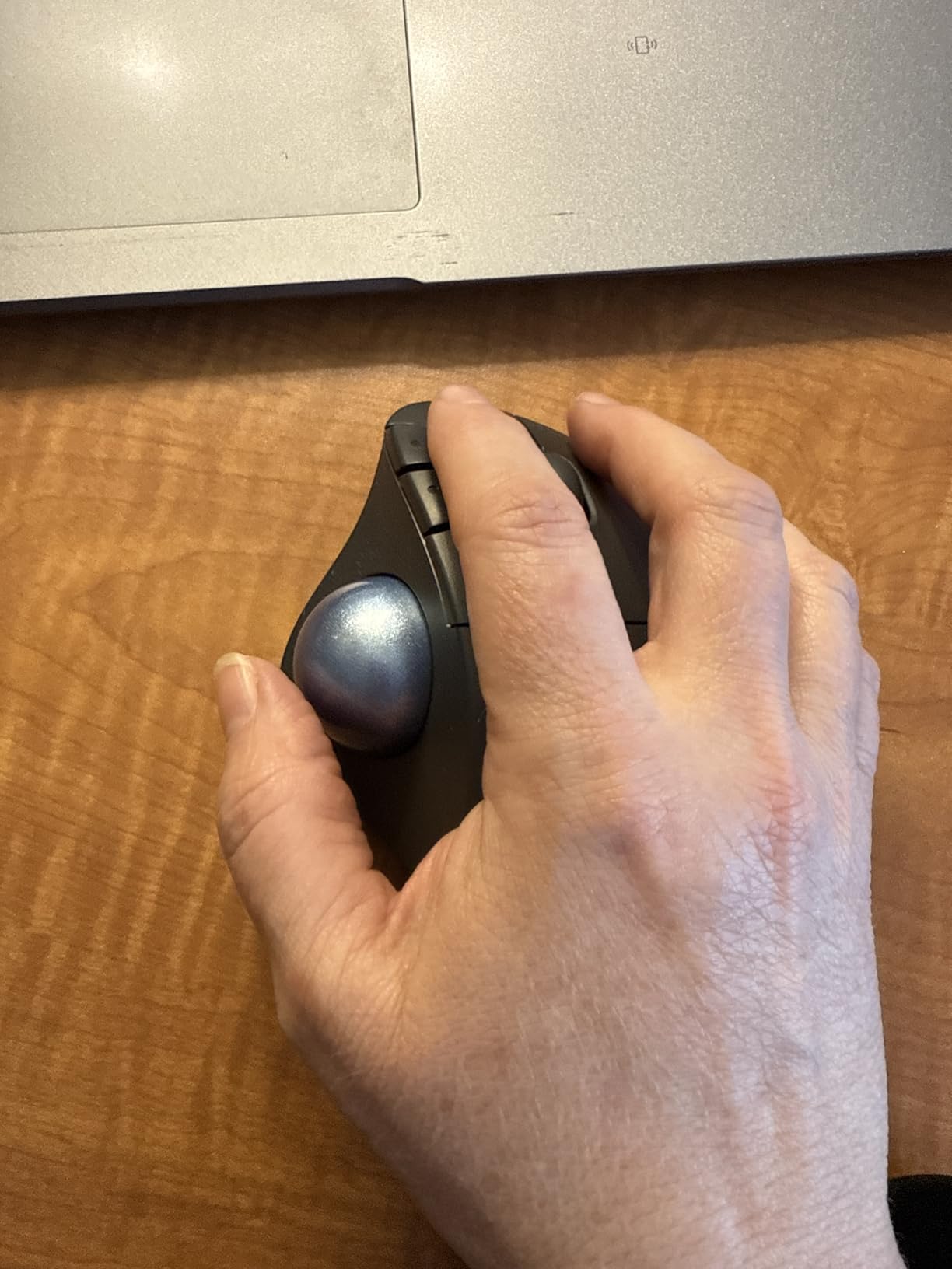 Logitech Ergo M575S Wireless Trackball Mouse - Off-White Silver Ball customer photo 1