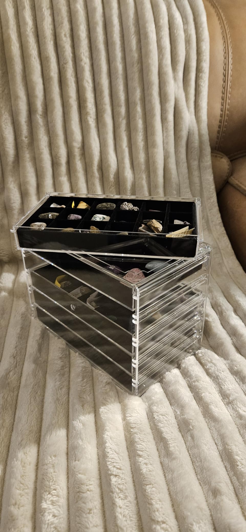 Rock Display Case, Rock Collection Box, 90 Grid Crystal Collection Display Case,Gemstone Display Shelf, Acrylic Clear Displays Cases Organizer for Gemstone Fossil Stone customer photo 1