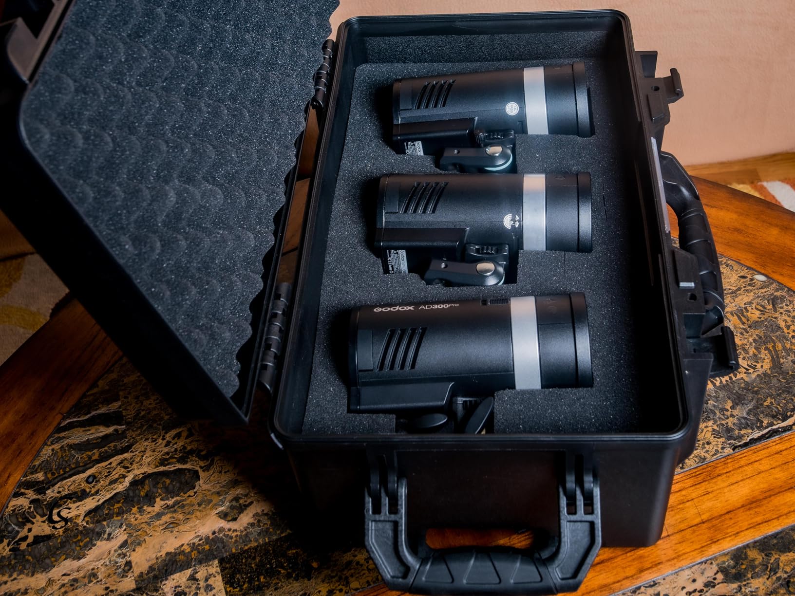 VEVOR Weatherproof Hard Case, Heavy Duty Protective Dry Box with Pre-cut Foam, Retractable Pull Handles for Travel, Hunting, Military, Tactical, IP67 Waterproof Case for Cameras (14.96x11.81x5.51) customer photo 2