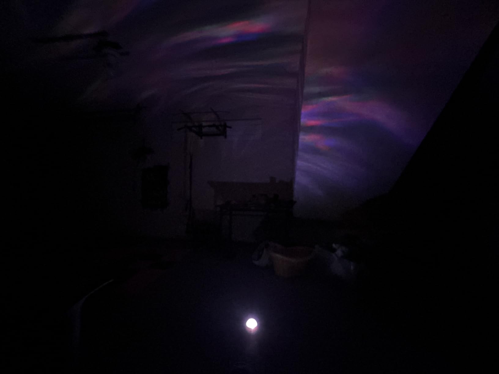 HUMIIEYE Northern Light Projector, Battery Operated Aurora Night Light, 16 Colors Galaxy Lamp Ocean Wave Ceiling Projector Mood Ambient Lighting for Bedroom Party Adults Kids Room Toddler Girl Gift customer photo 1