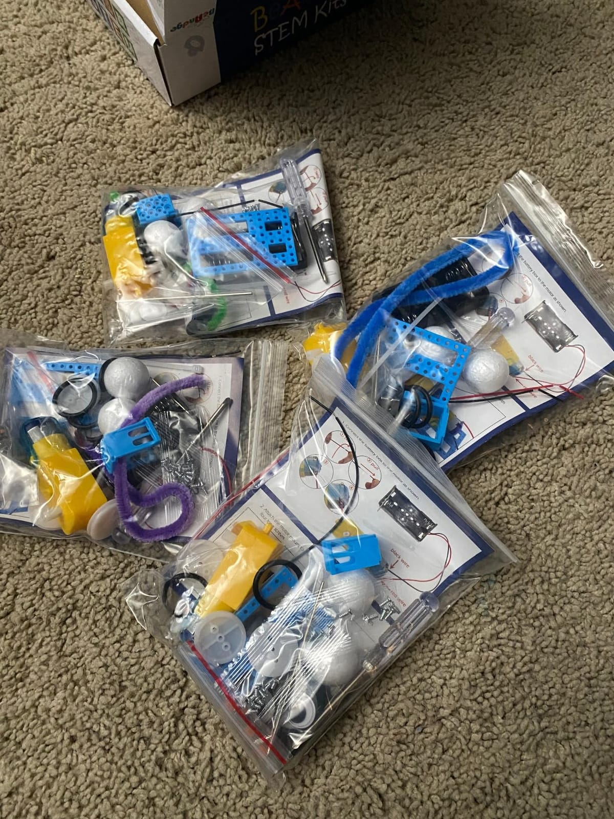 4 Set Bulk Craft Robot Kits for Kids, STEM Building Toys for ages 6-8 8-13 | STEM Robotics Science Kits for 1st 2nd 3rd Grade, Classroom Activities Projects Toys Gifts for 6 7 8 9 10 12 13 Year Old customer photo 1