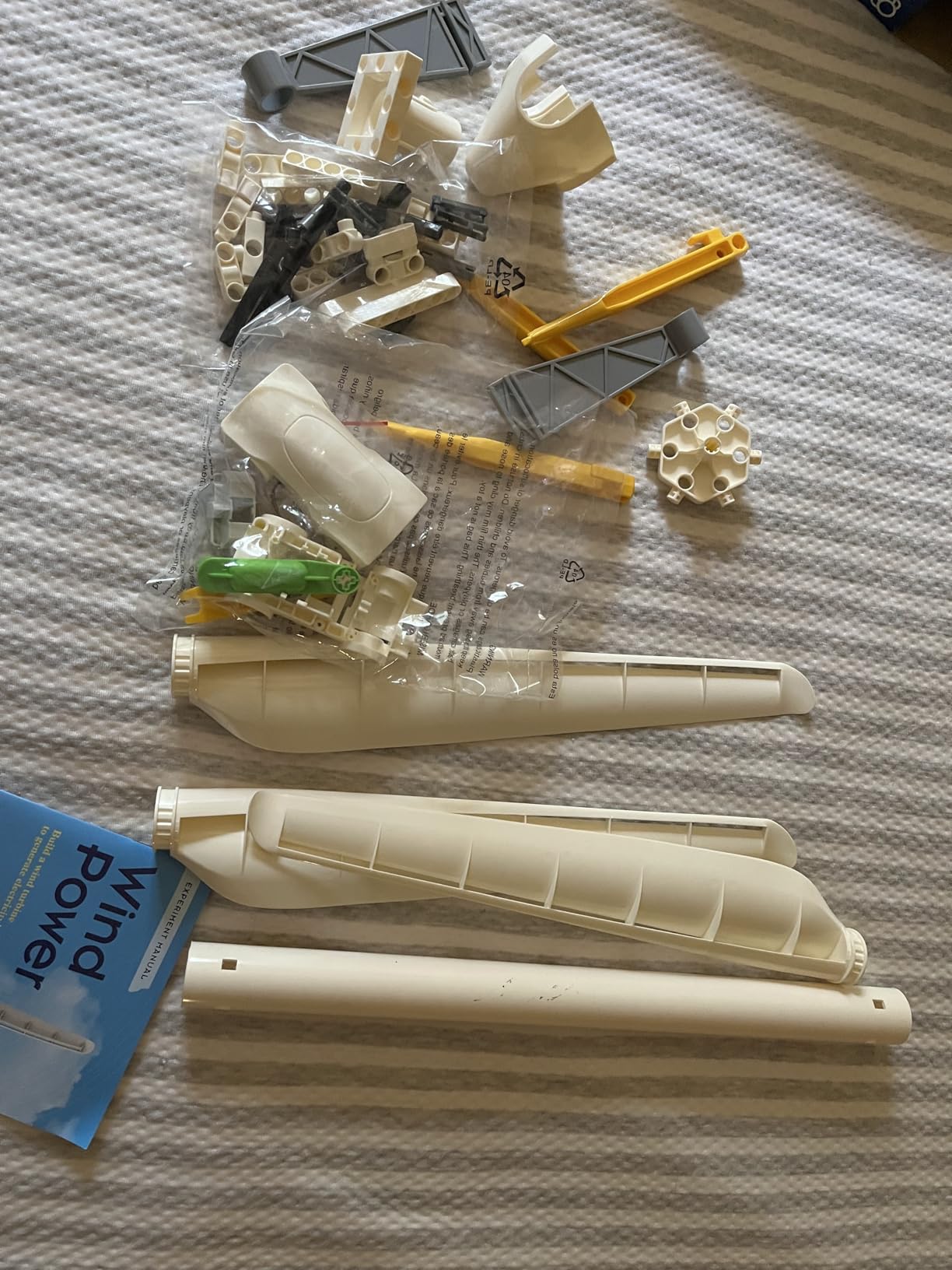 Thames & Kosmos Wind Power V5.0 STEM Experiment Kit, Build a 3ft-Tall Model Wind Turbine & Explore Clean, Renewable Energy, Optimized for Use Outdoors & Indoors, Experiments & Discovery for Ages 8+ customer photo 1