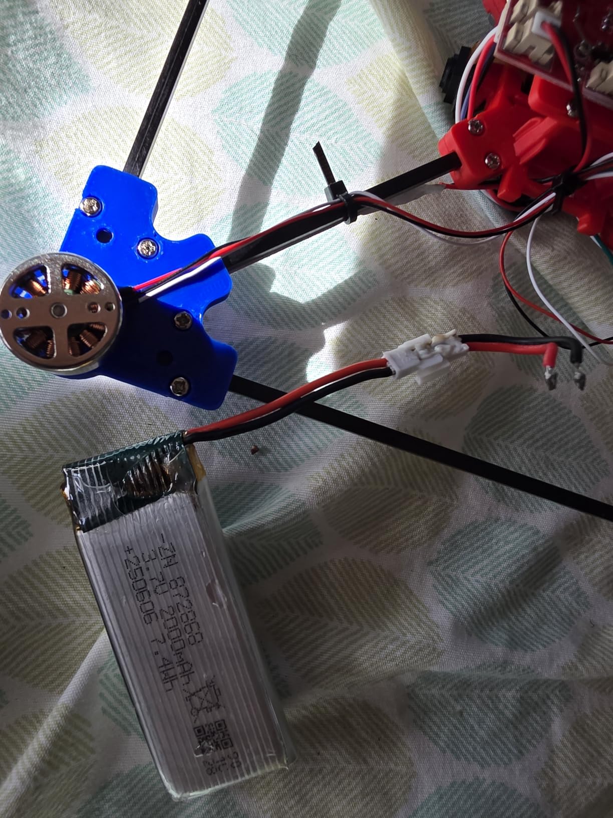 Quadrotor Drone DIY Kit: A Unique STEM Project with Brushless Motor, Optical Flow Hovering, One-Click Takeoff and Landing, and 360° Flip for DIY Enthusiasts to Learn Drone Basics customer photo 1