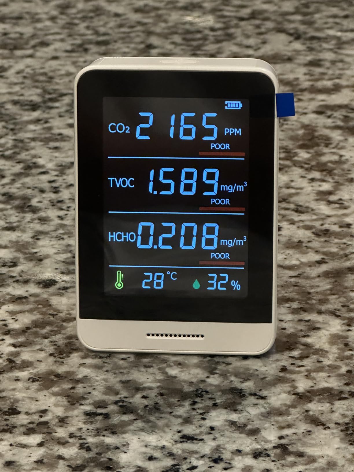 22 HOBBIES Air Quality Monitor Indoor, 8-in-1 Smart Air Quality Tester with CO2, TVOC, HCHO, AQI, Temperature & Humidity, Real Time Display, Battery Powered, for Home & Office (White) customer photo 2