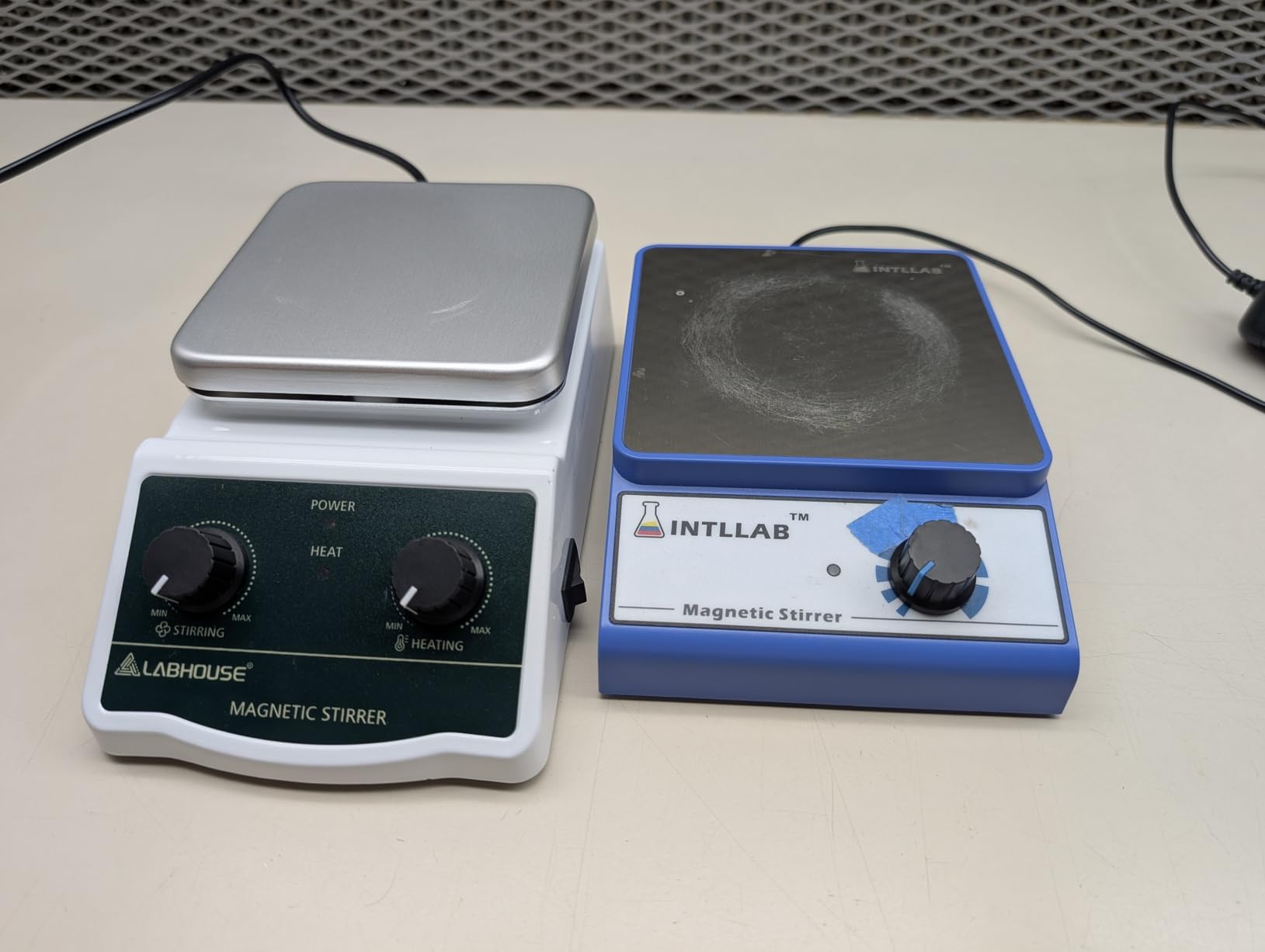 LHS-2 Magnetic Stirrer Hot Plate, 300°C/572°F, 2000RPM, 2L | Plate surface temp up to 300°C, PTFE stir bars & recycler set, variable speed, for lab heating & mixing customer photo 2