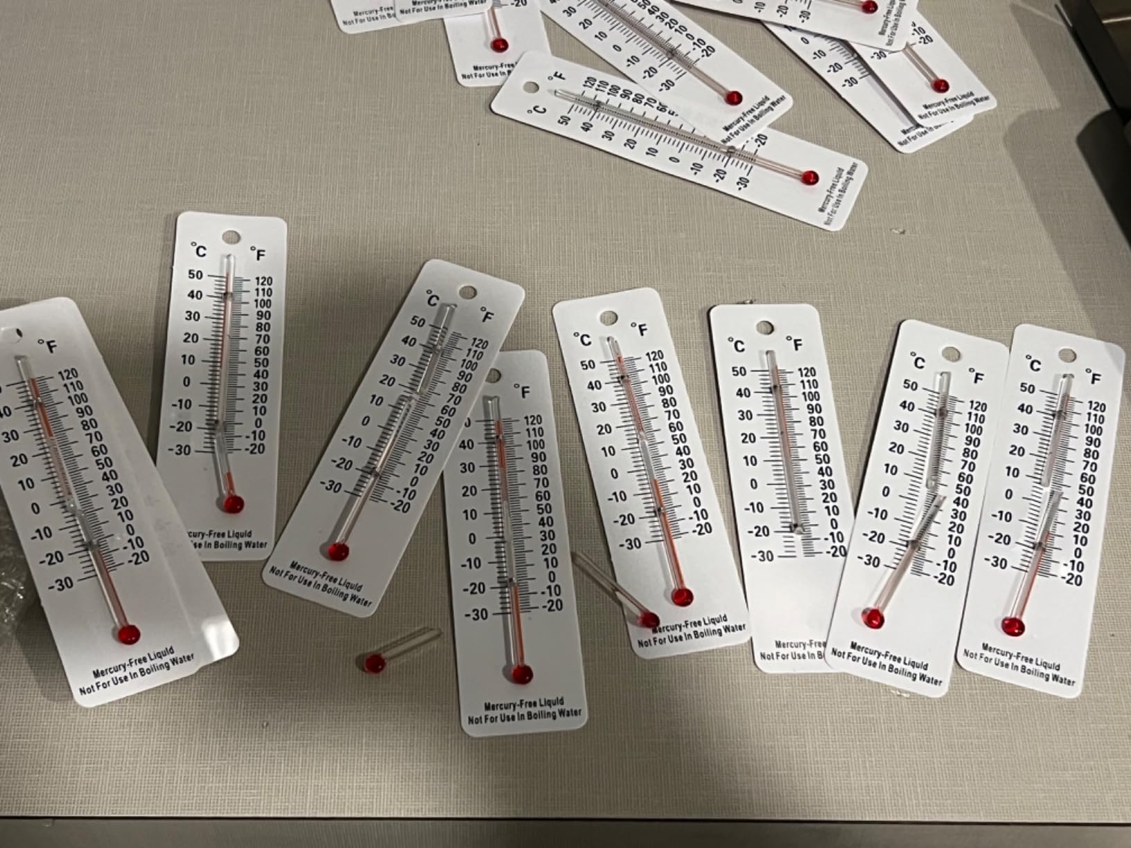 Maitys 10 Pcs Science Thermometers Mercury Free Student School Supplies Boiling Point Dual Scale Thermometers for Classroom Teaching Tools (White) customer photo 2