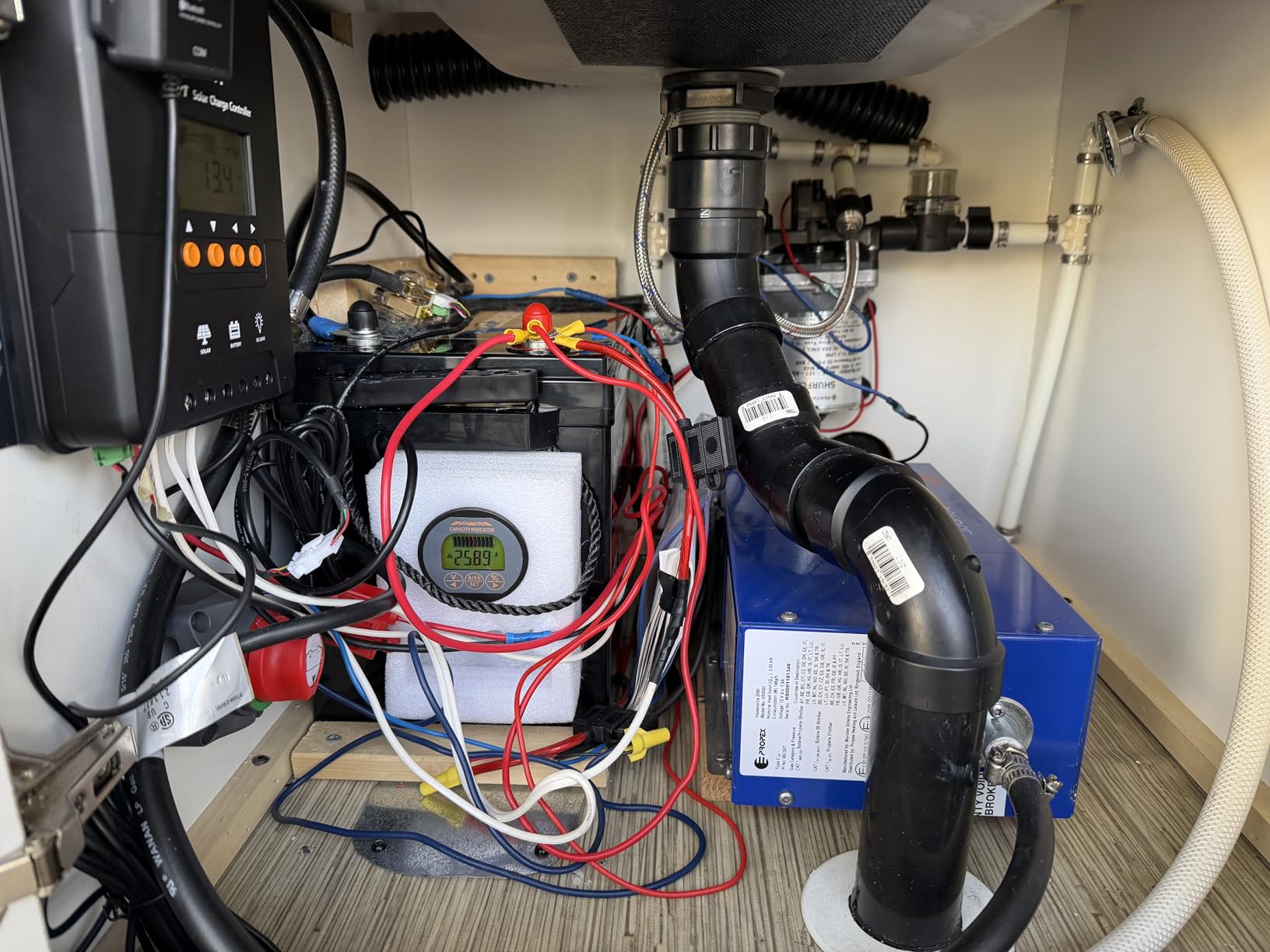 12V 600Ah LiFePO4 Lithium Battery Built-in 200A BMS customer photo 1