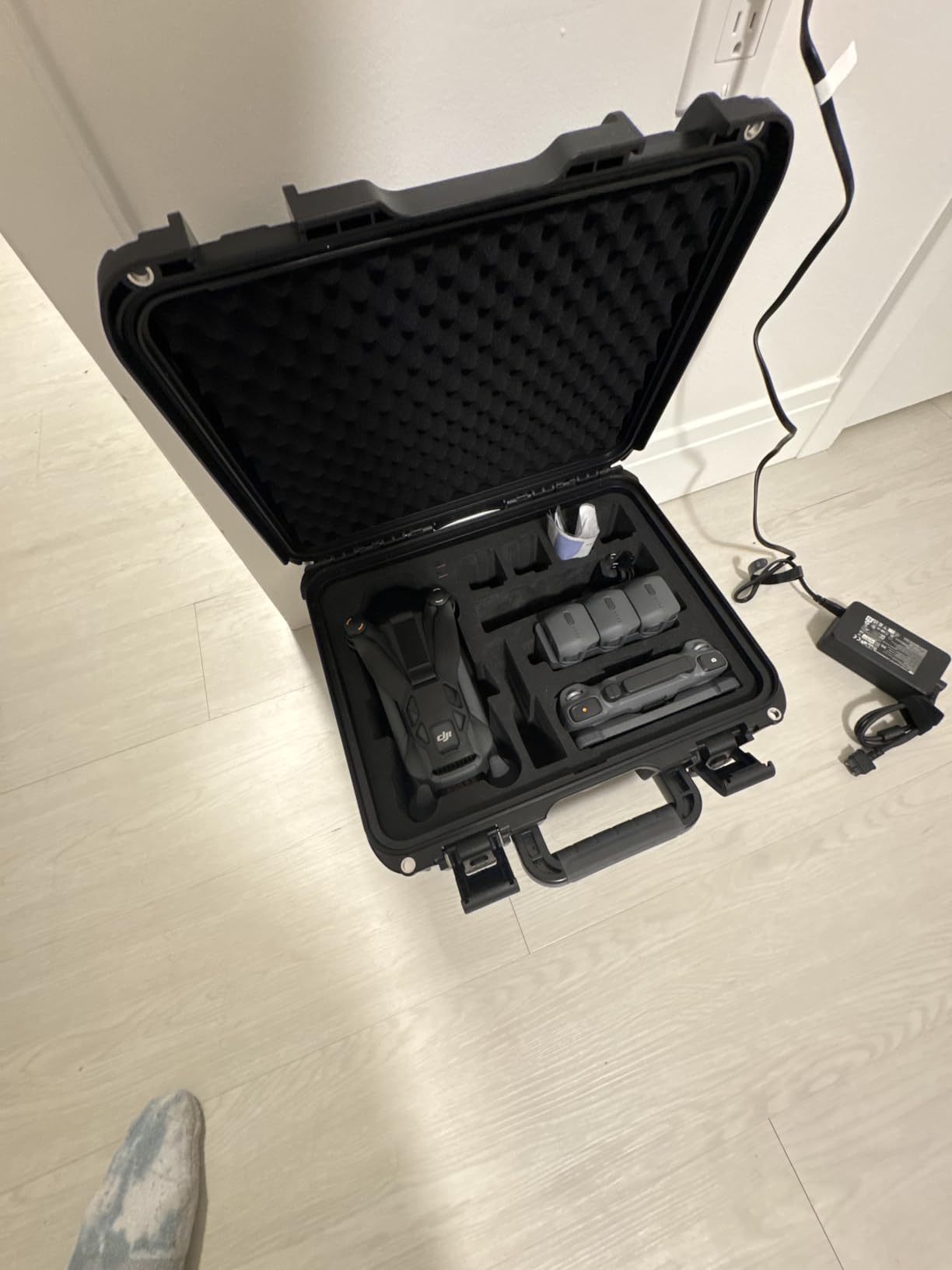 Lekufee Waterproof Hard Carrying Case for DJI Mavic 4 Pro Drone, Creator Combo, Fly More Combo, DJI RC Pro 2/RC 2, Battery (7 pcs), Charging Hub, and other Accessories(Case Only) customer photo 2
