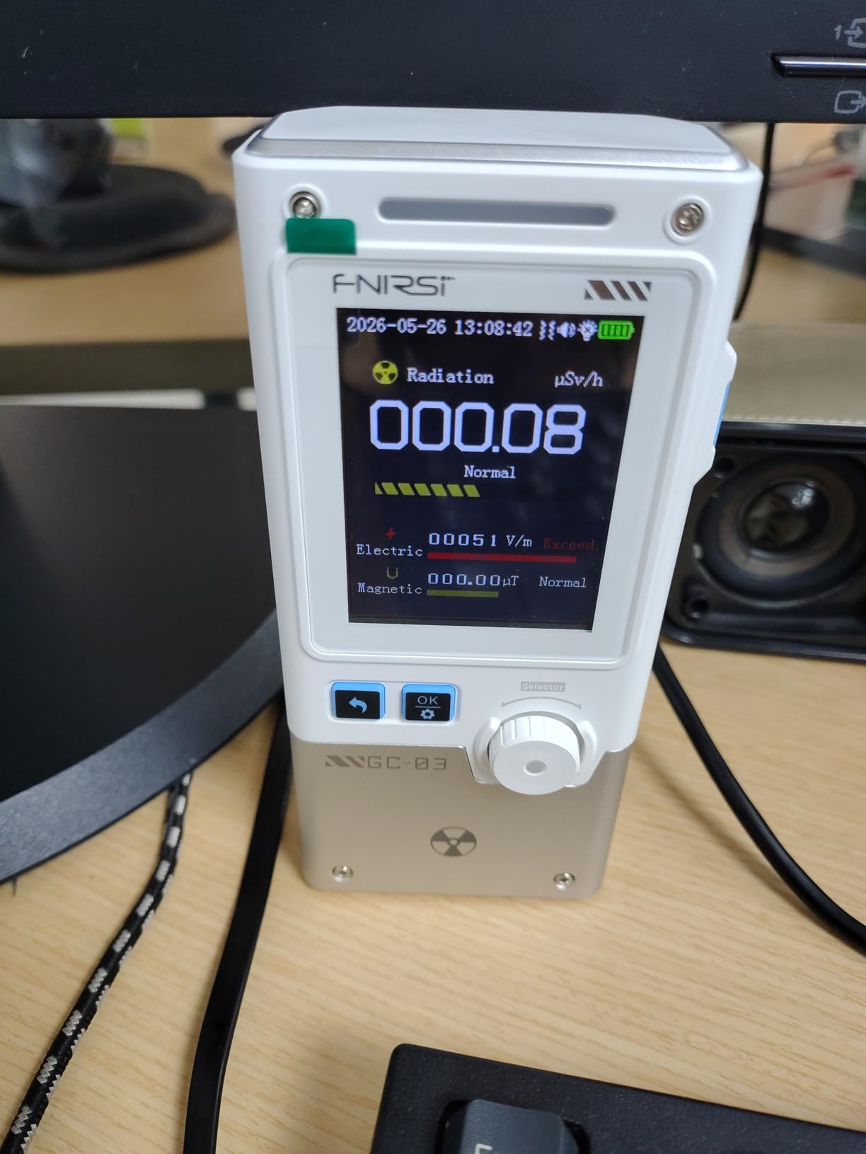 FNIRSI GC-03 3-in-1 Geiger Counter Nuclear Electromagnetic Detector, 3 Display Modes, Real-Time Radiation Monitor, Rechargeable EMF Meter customer photo 2