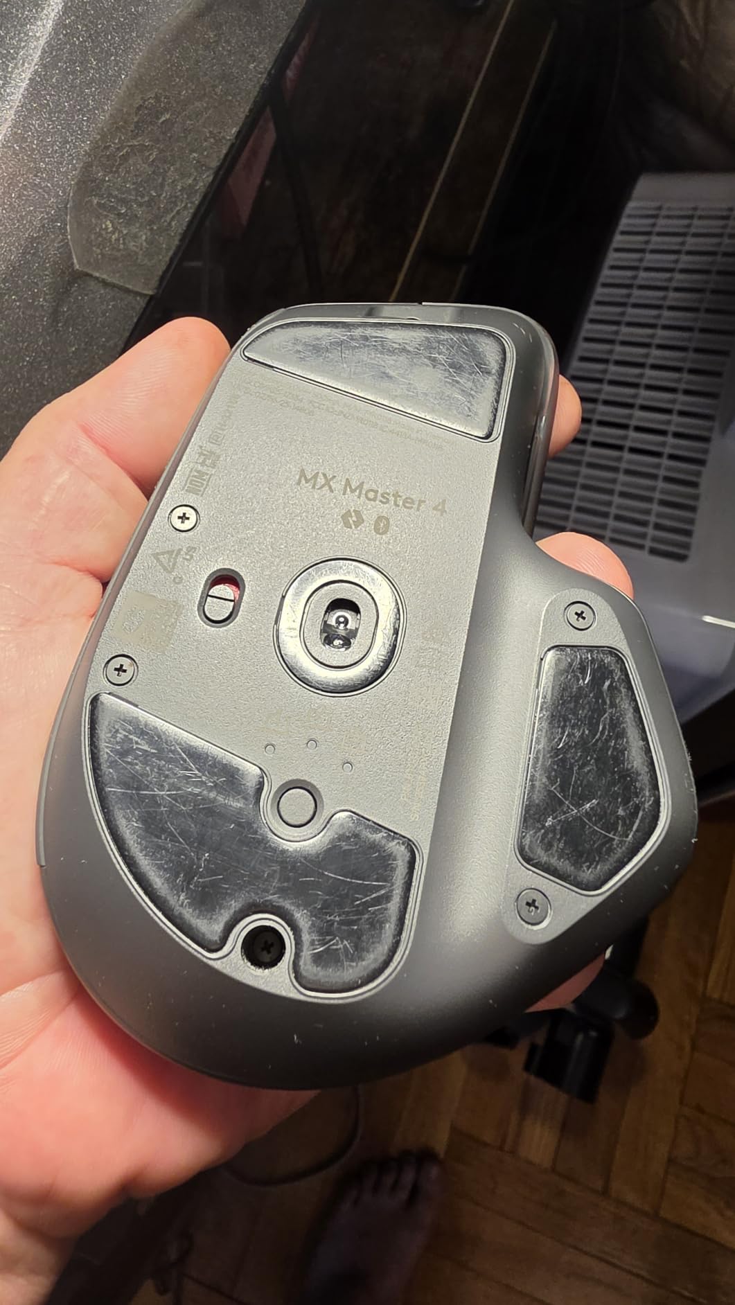 Logitech MX Master 4 Ergonomic Wireless Mouse with Haptics - Graphite customer photo 2