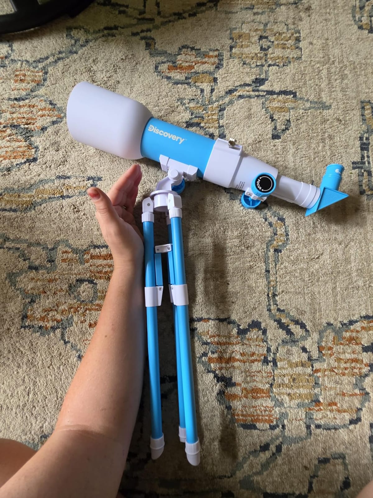 Discovery Kids Telescope with Adjustable Tripod, 18x & 60x Magnification, Finderscope, Indoor & Outdoor STEM Astronomy Toy, Beginner Refractor Telescope for Moon, Stars & Planets, Ages 6+ customer photo 1