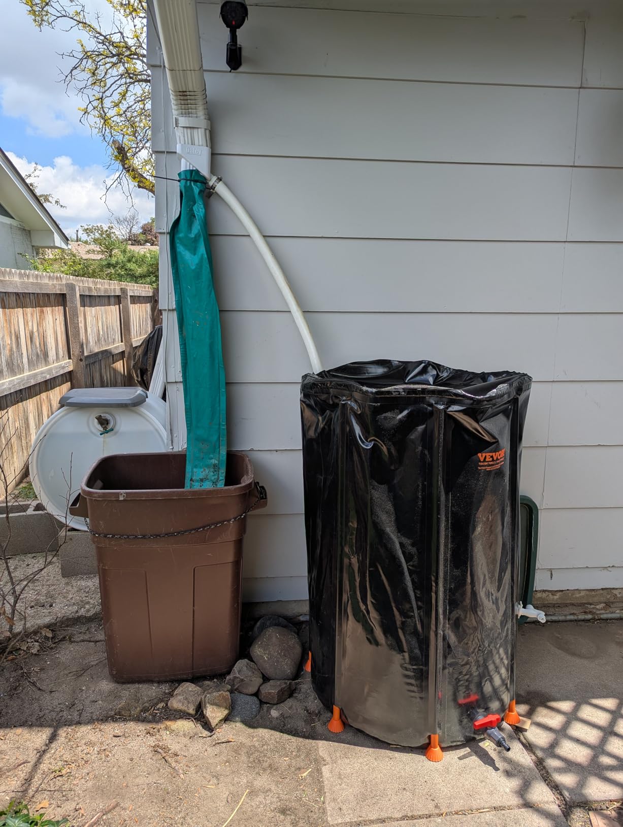 VEVOR Collapsible Rain Barrel, 53 Gallon Portable Rain Water Collection Barrel, 1000D PVC Rainwater Collection System, Garden Water Catcher Tank Storage Container with Spigot & Overflow Kit, Black customer photo 1