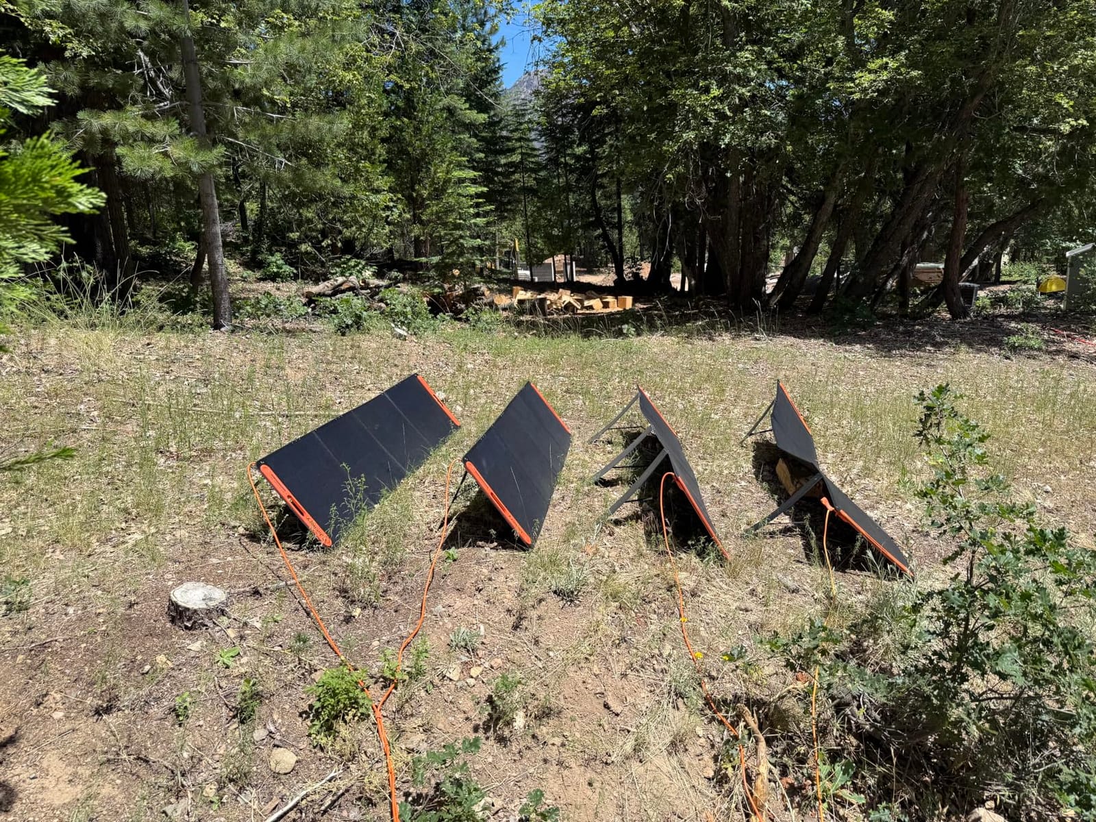Jackery SolarSaga 200W Portable Solar Panel,IP68 Foldable Bifacial Solar Panels,Compatible with Jackery Explorer Power Station and Solar Generator,for Rooftops Outdoor Camping Off-Grid (Renewed) customer photo 1