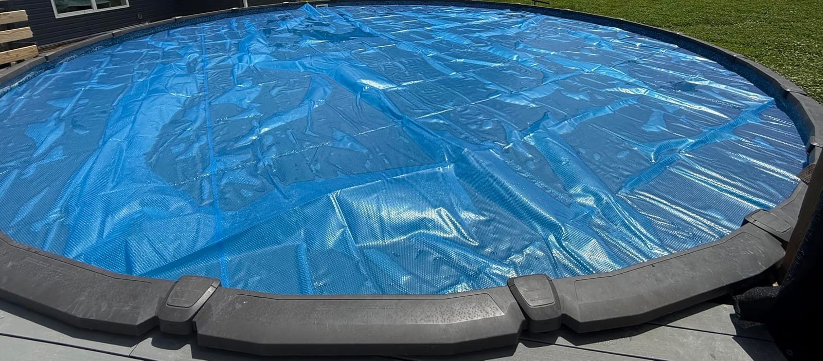 VEVOR Solar Pool Cover 32 x 16 ft 16 Mil Pool Bubble Cover Blue & Black | Solar Blanket with Dual Heat-Locking Air Layer for Pools, Daytime Heat Absorption, Nighttime Heat Retention, Cuttable Design customer photo 1