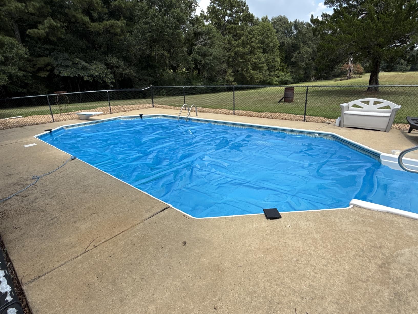 VEVOR Solar Pool Cover 32 x 16 ft 16 Mil Pool Bubble Cover Blue & Black | Solar Blanket with Dual Heat-Locking Air Layer for Pools, Daytime Heat Absorption, Nighttime Heat Retention, Cuttable Design customer photo 2