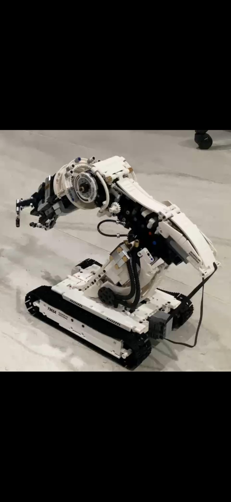 Technical Tracked Robot Arm, STEM Building Block Set for Kids Ages 8-14, Remote Control and App Controlled Mechanical Hand, Birthday Gift for Boys 8 9 10 11 12+ Years Old customer photo 1