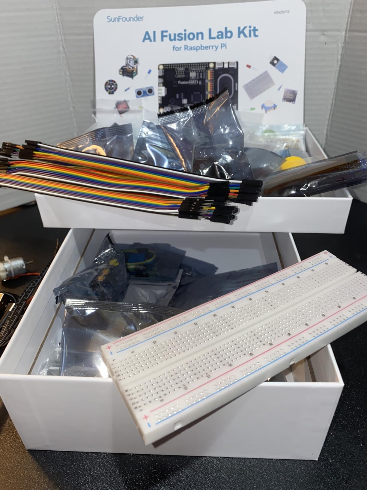 SunFounder AI Fusion Lab Kit for Raspberry Pi 5/4/3B+/Zero 2w, LLMs ChatGPT/Gemini/Grok, YOLO&OpenCV & MediaPipe, Python, Video Courses for Beginners Engineers customer photo 1