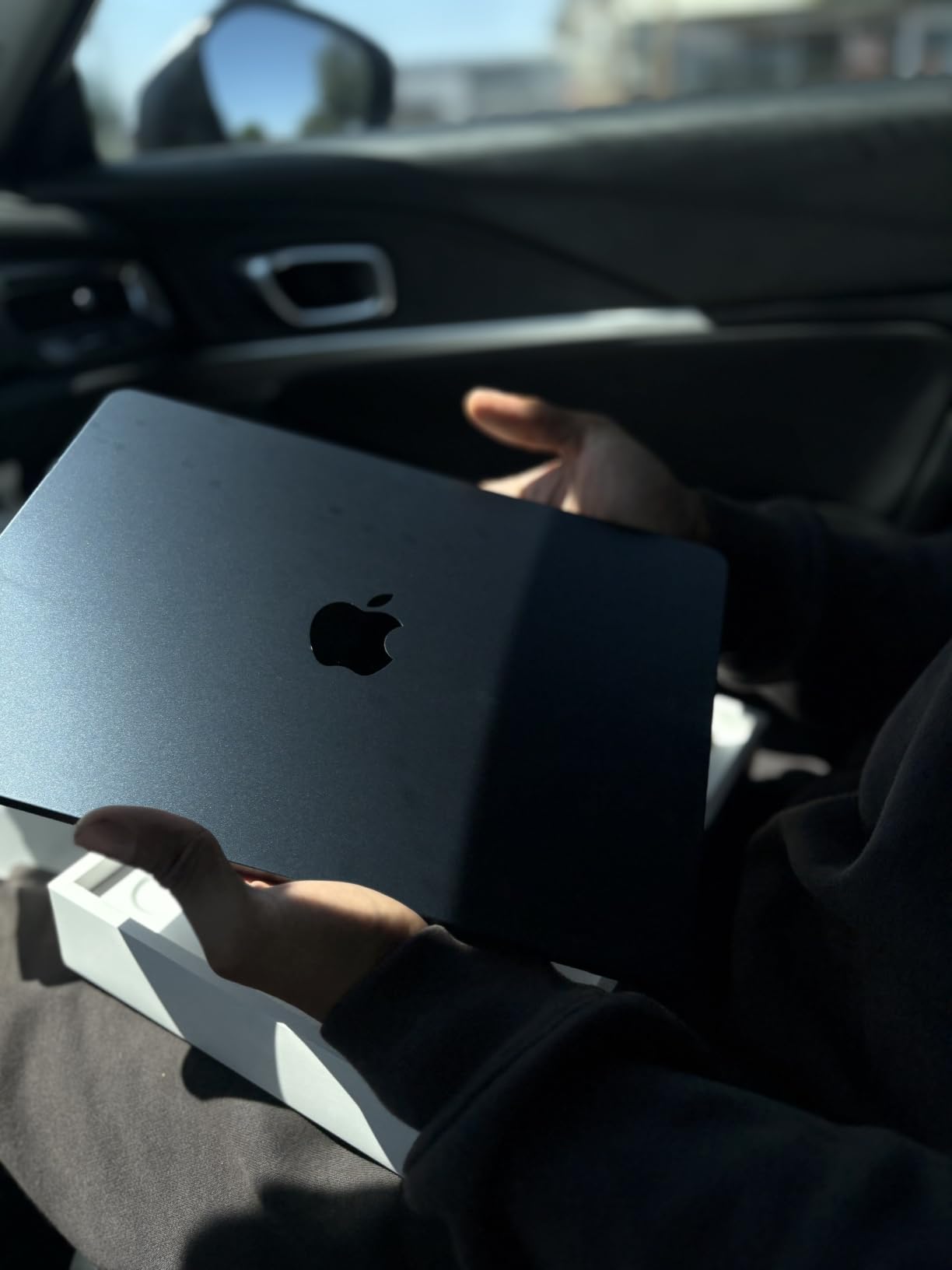 2026 MacBook Air 13-inch Laptop with M5 chip: Built for AI, 13.6-inch Liquid Retina Display, 16GB Unified Memory, 512GB SSD, 12MP Center Stage Camera, Touch ID, Wi-Fi 7; Midnight customer photo 1