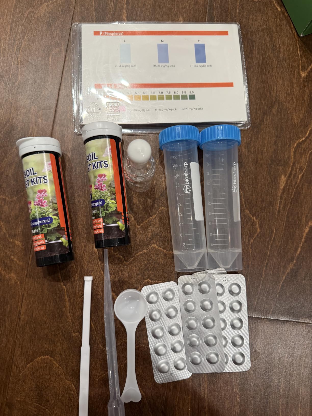 AAwipes Soil Test Kit for 4-in-1 pH, Nitrogen(N), Phosphorus(P), Potassium(K) Levels - 40 Tests customer photo 1