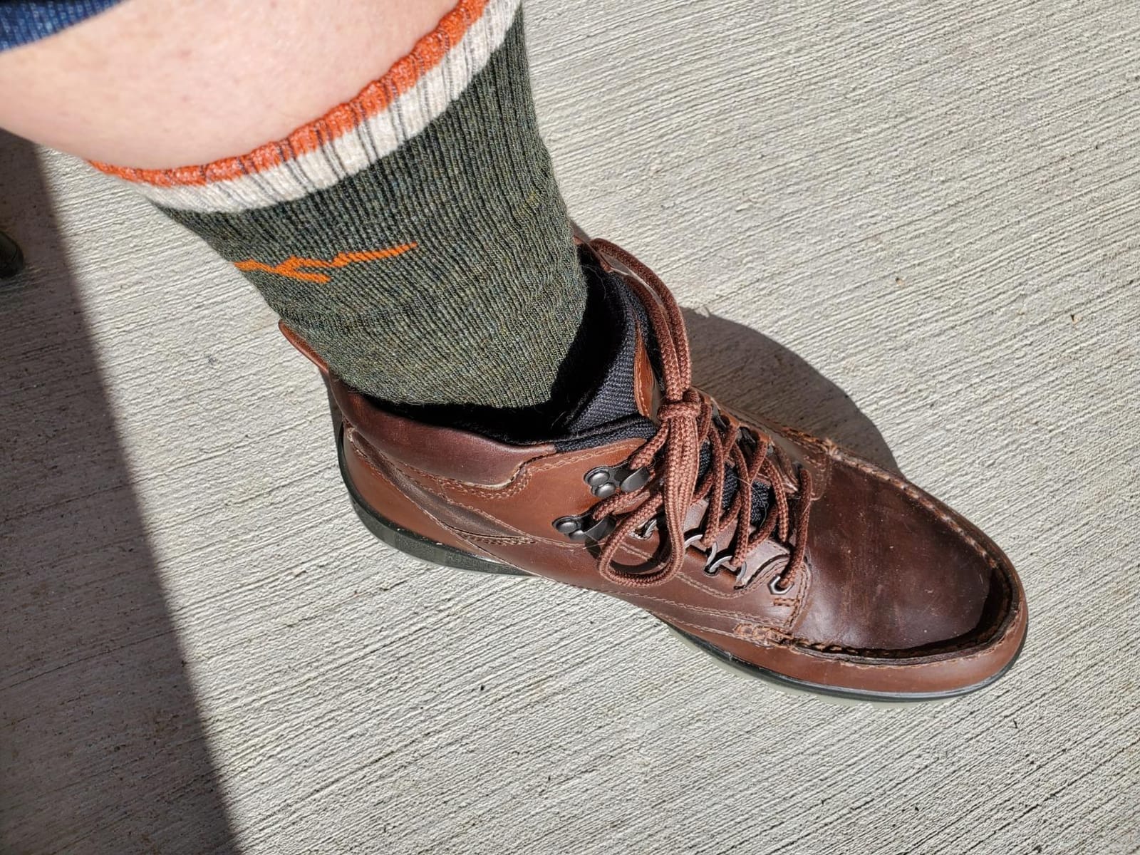 Darn Tough Vermont Men's Hiker Boot Midweight Full Cushion Socks (1405) | 66% Merino Wool, True Seamless Toe, cushion underfoot, keeps feet dry, all-weather, pairs with hiking boots, Vermont USA customer photo 2