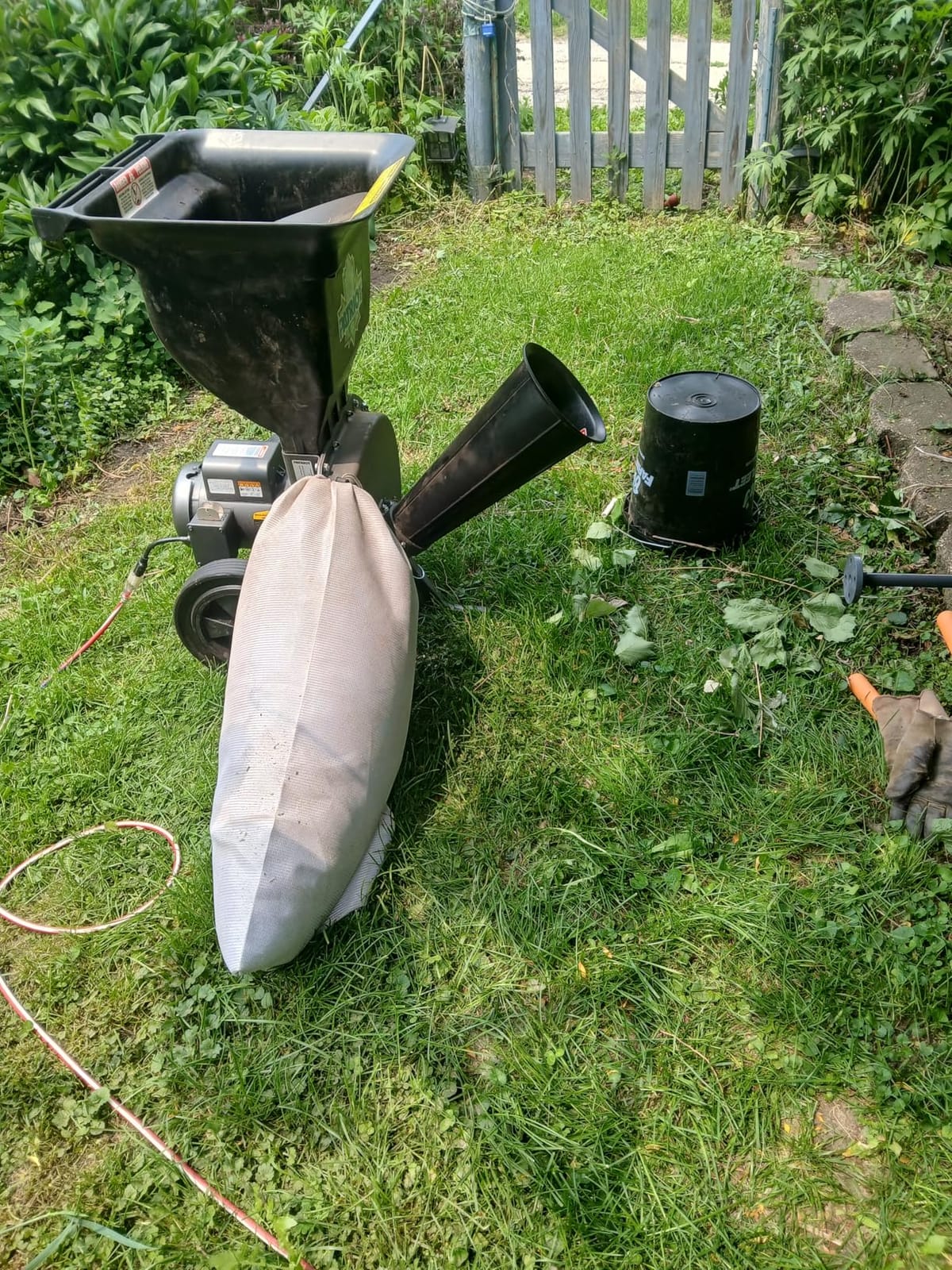 Patriot Products CSV-2515 1.5 HP Corded Electric Wood Chipper Leaf Shredder customer photo 1