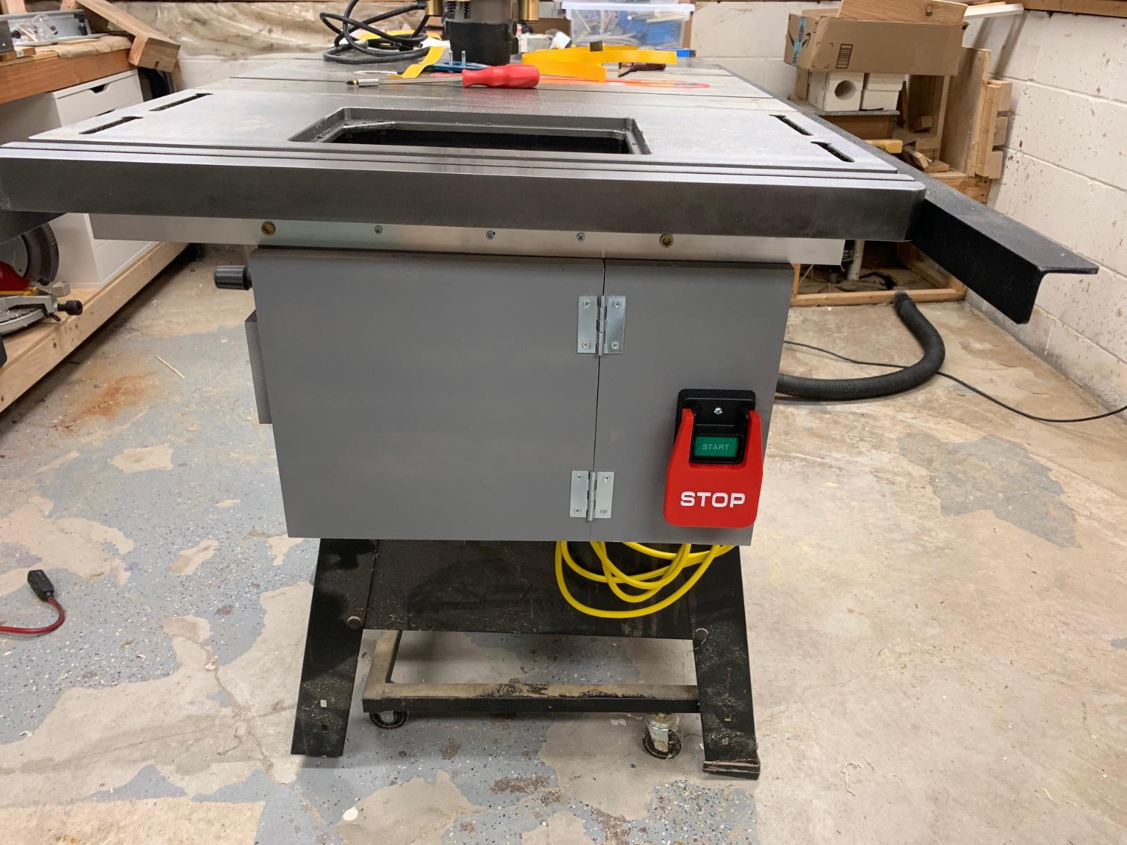 Rockler Router Table w/ 28” ProFence and Plate, Cast Iron Top (40-120) customer photo 2