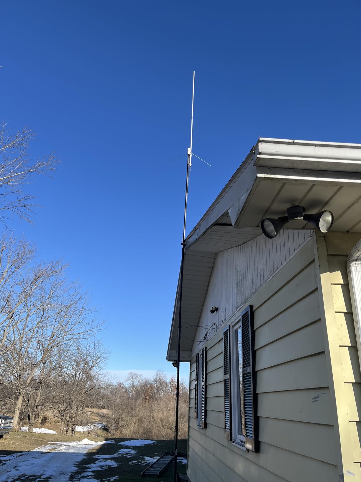 Tram® 200-Watt Dual-Band 2-Section Fiberglass Base Antenna with 50-Ohm UHF SO-239 Connector, 8-Ft. 4-in. Tall (Silver) customer photo 2