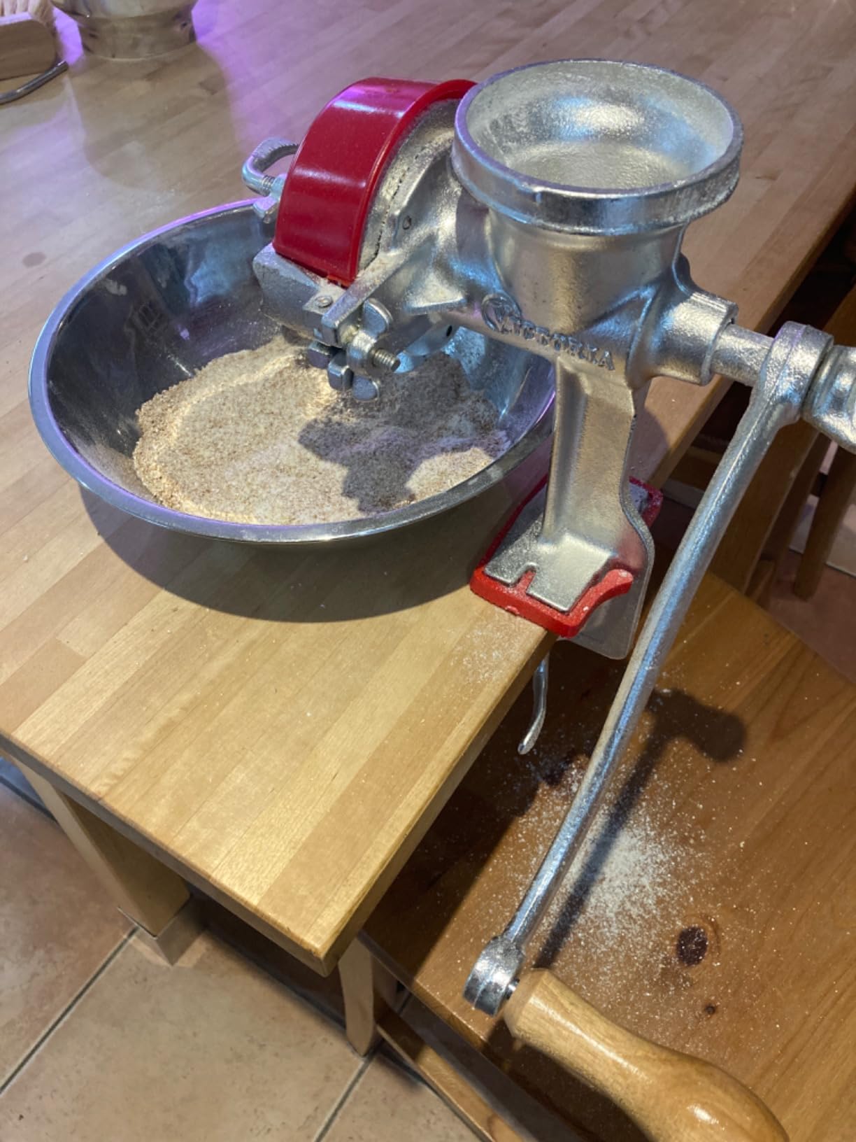 Victoria Manual Cast Iron Grain Mill 2400g with High Hopper customer photo 2