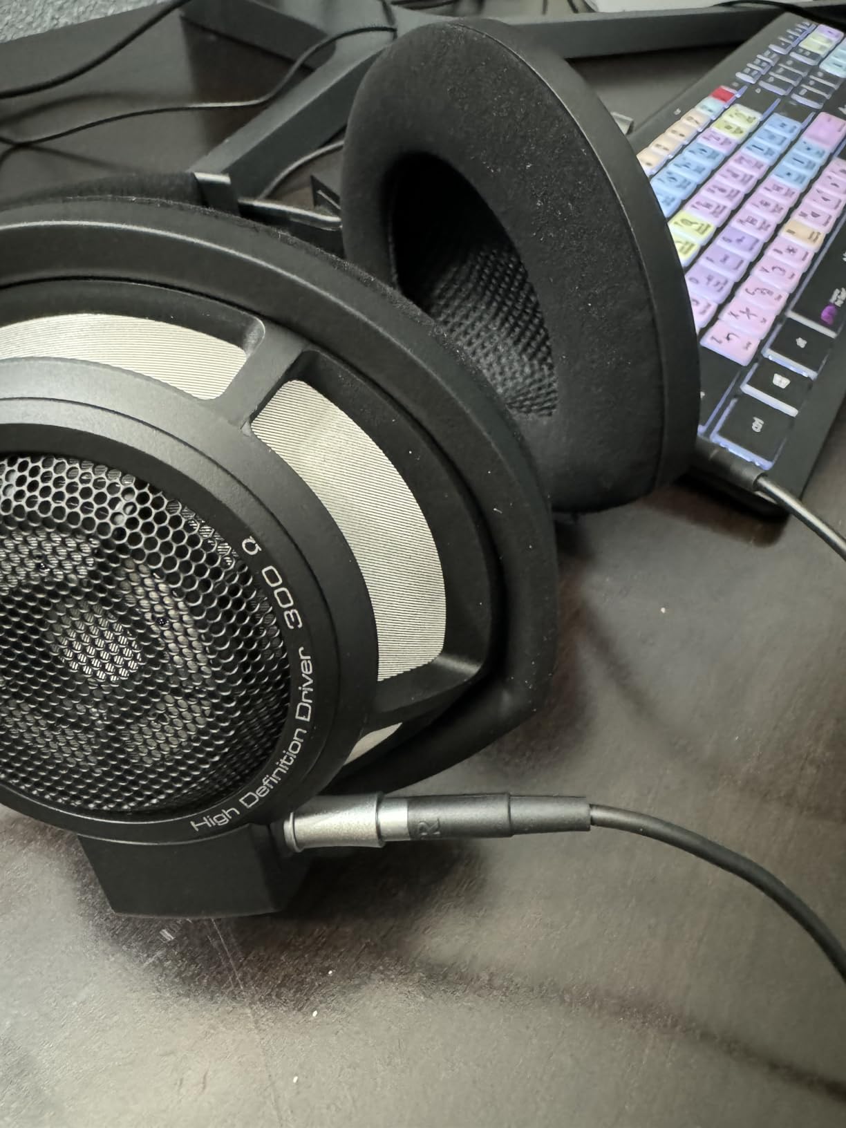 Sennheiser HD 800 S Over-The-Ear Audiophile Reference Headphones - Ring Radiator Drivers with Open-Back Earcups, Includes Balanced Cable, 2-Year Warranty (Black) customer photo 1
