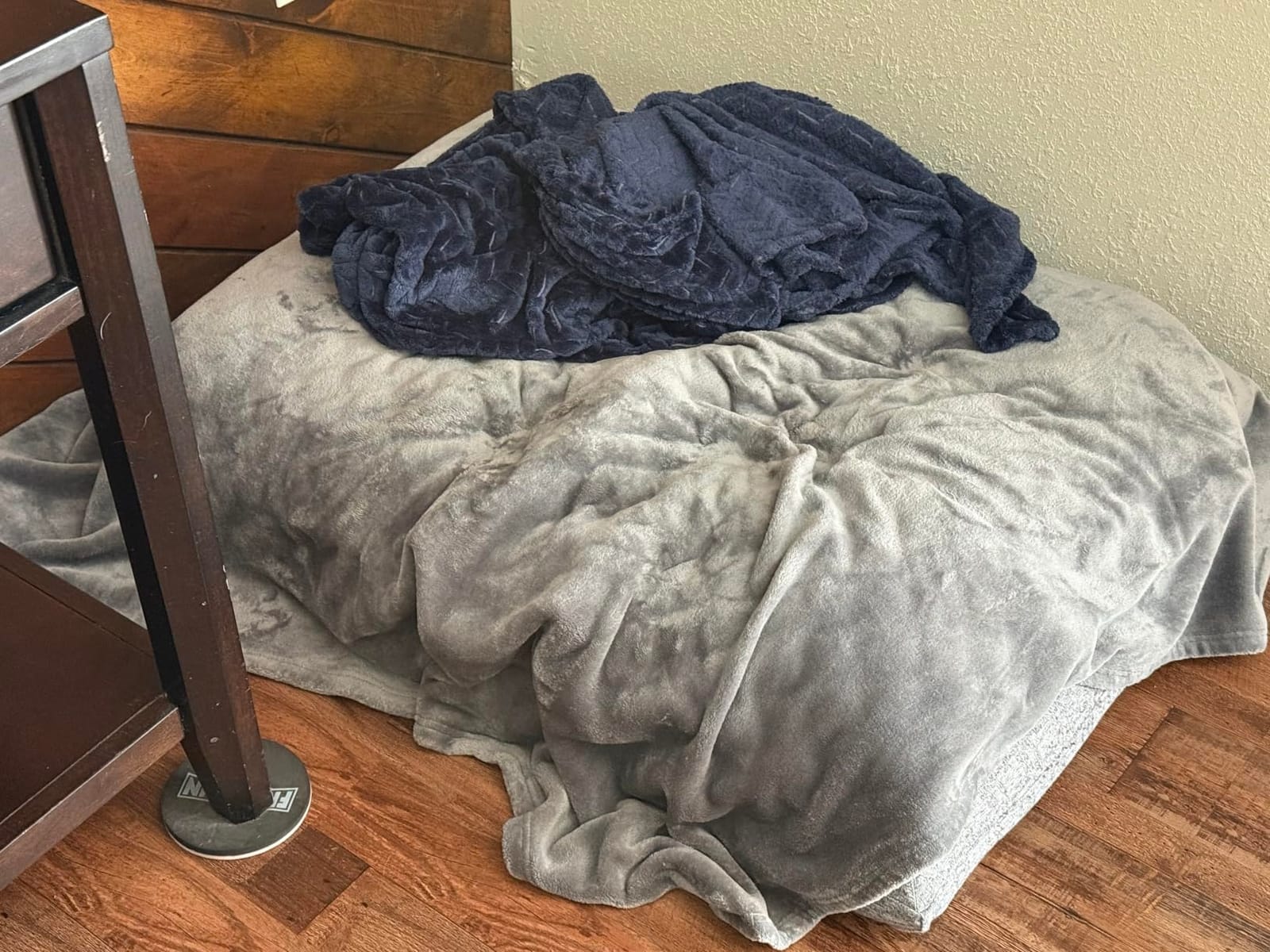 Bedsure GentleSoft Fleece Bed Blankets Queen Size Grey - Soft Warm Outdoor Picnic Fall Blanket for Camping Travel Lightweight Cozy Anti-Static, Room Home Decor Gifts for Husband and Men, 90x90 inches customer photo 1