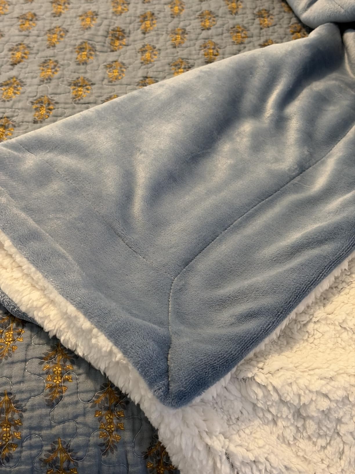 Bedsure GentleSoft Sherpa Fleece Twin Size Blanket for Couch, Non-Heated, Thick and Warm Throw for Women and Men, Soft Fuzzy Plush Heavy Twin Blanket for Winter, Navy, 60x80 Inches customer photo 1