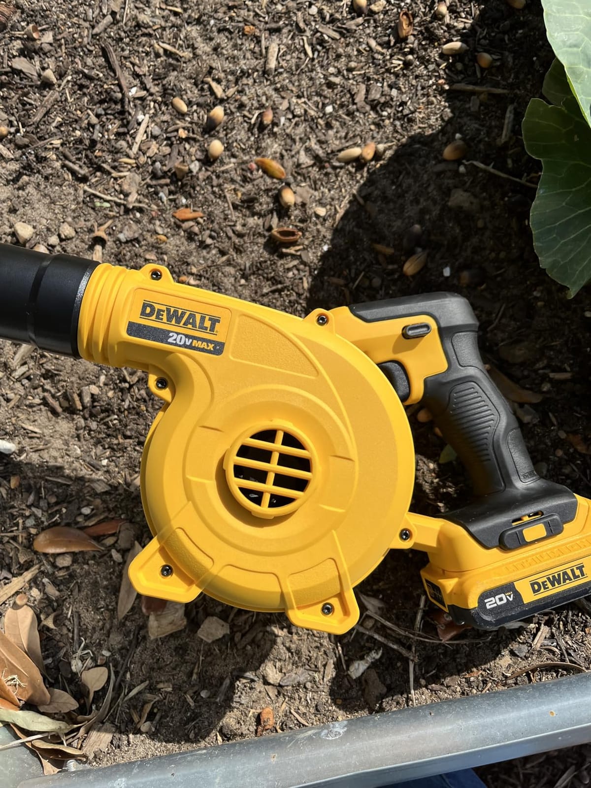 DEWALT 20V MAX Blower, 100 CFM Airflow, Variable Speed Switch, Includes Trigger Lock, Bare Tool Only (DCE100B) | 100 CFM airflow, variable-speed switch, trigger lock, bare tool only customer photo 1