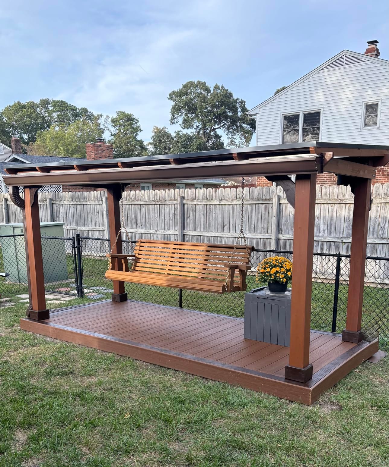 Amish Casual Heavy Duty 700 Lb Capacity Porch Swing with Cup Holders (5 Foot, Cedar Stain) – Wooden Outdoor Roll Back Swing with Hanging Chains – Amish Made in the USA customer photo 2