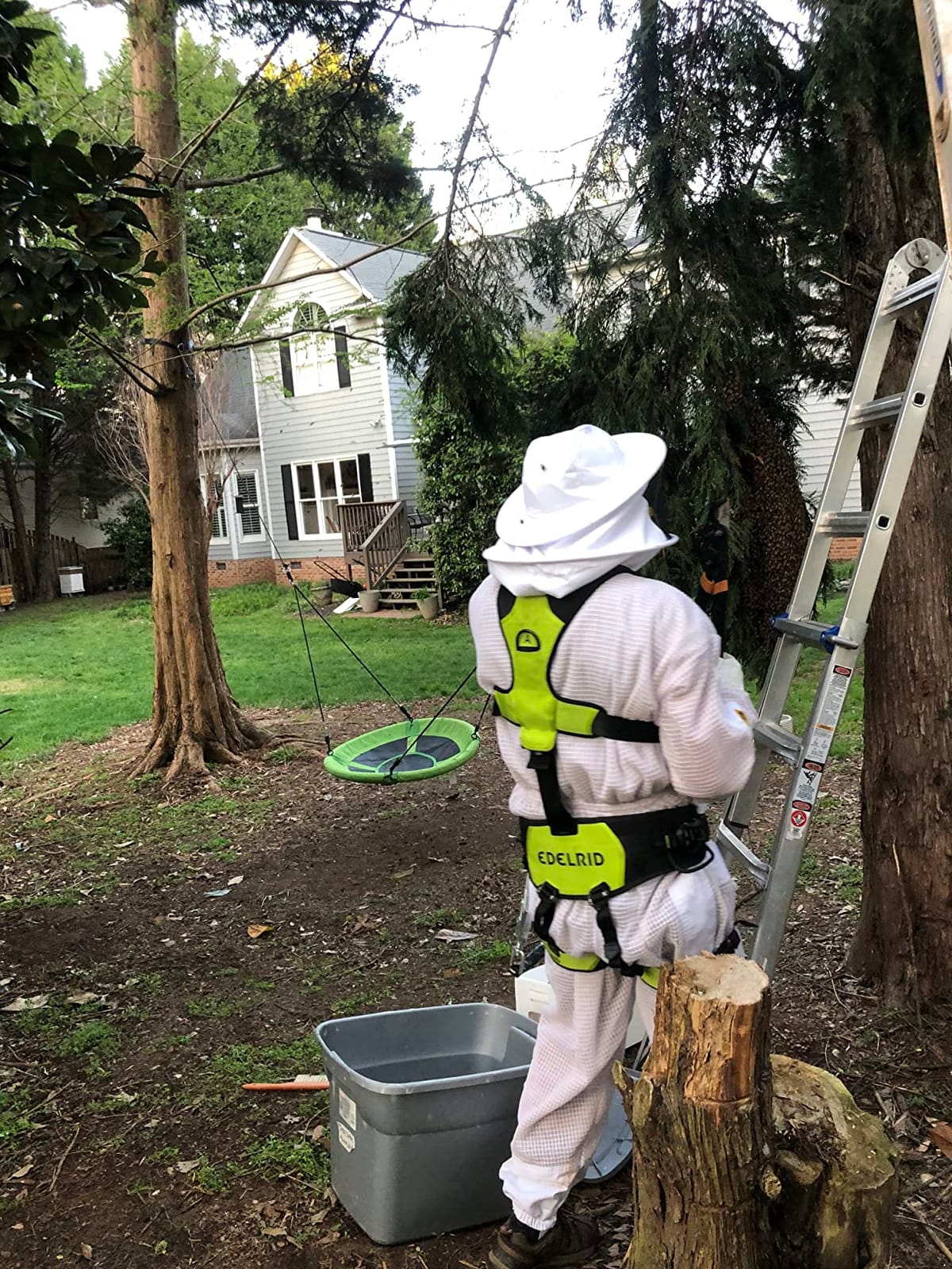 3 Layer Ventilated Bee Suit for Men & Women, Sting Proof Beekeeping Suit with Fencing & Round Veil, Professional Beekeeper Suit & Gear (XL) customer photo 1